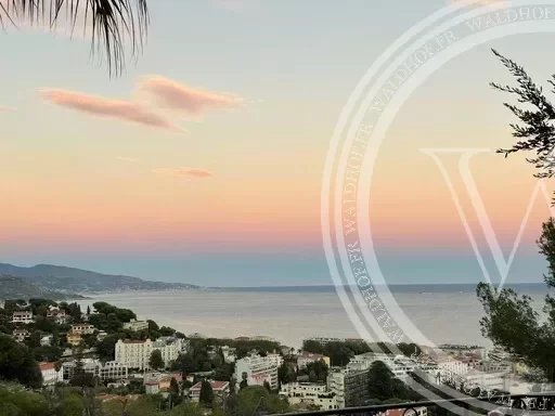 Villa exceptionelle à 10 minutes de Monaco avec des vues à couper le souffle sur la Méditerranée