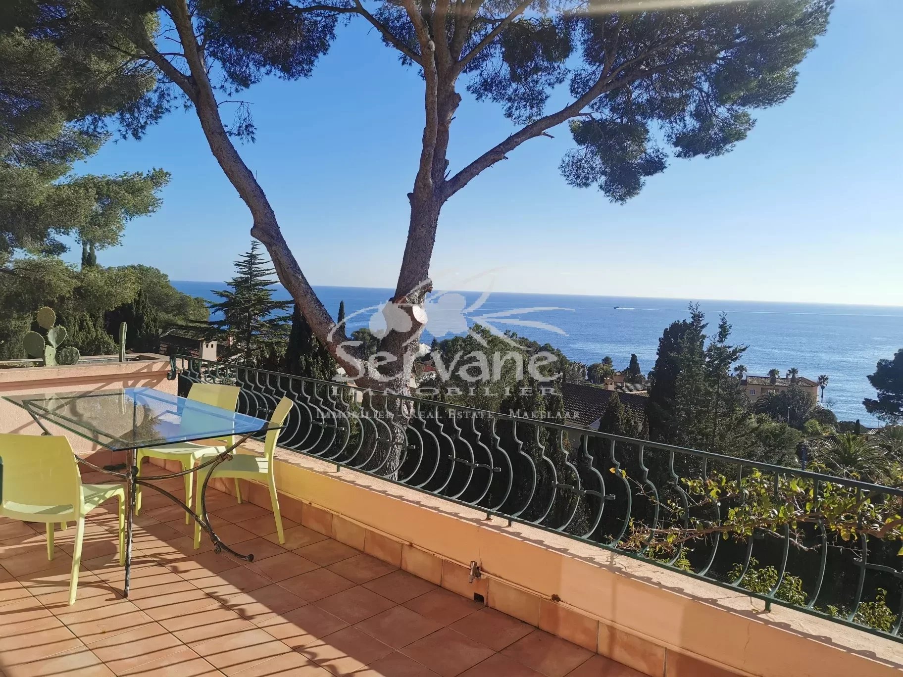 STUNNING VIEW FOR THIS VILLA TO RENOVATE LES ISSAMBRES