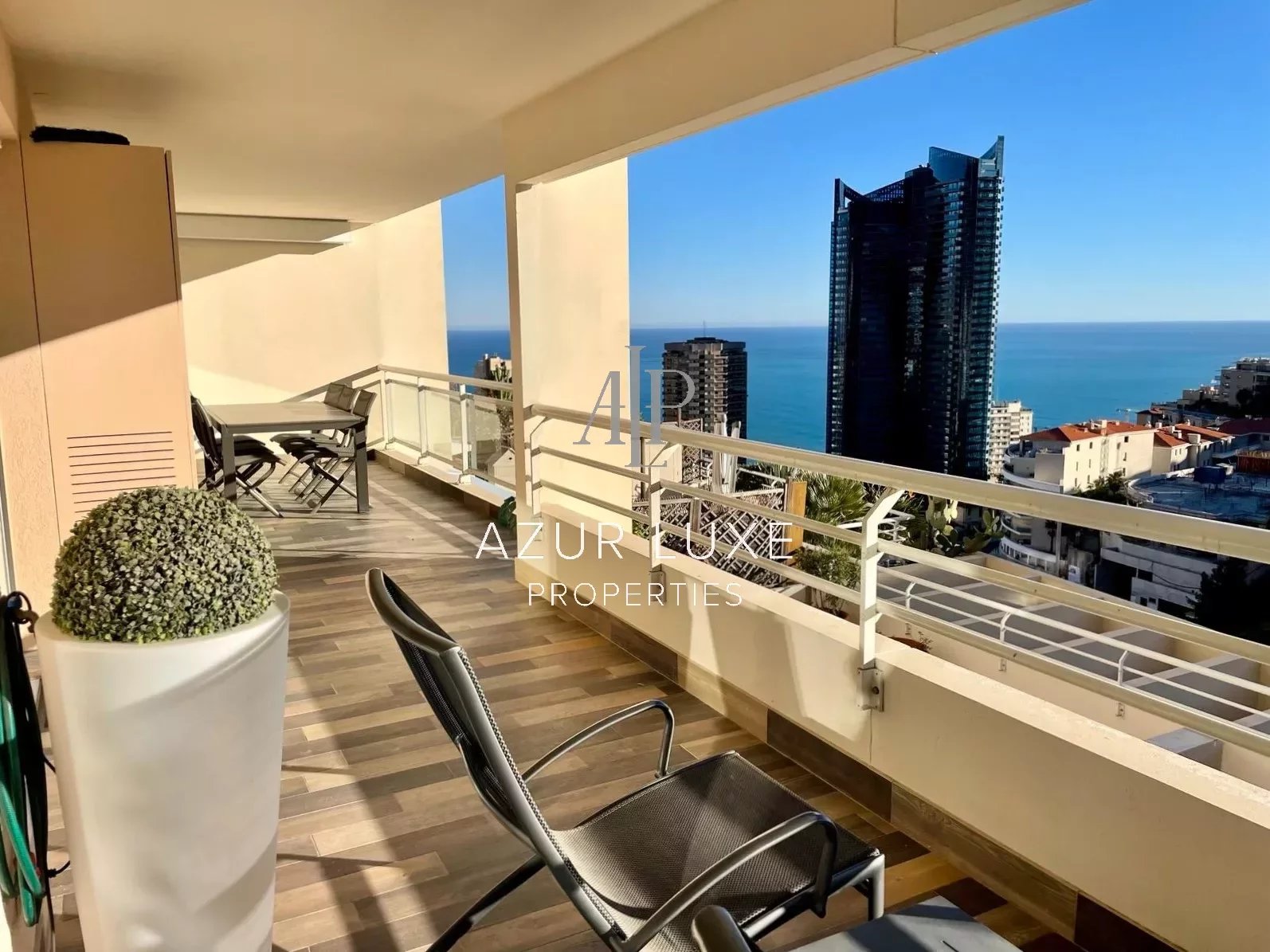 Luxury residence - 3 rooms 80 m² - Sea View - Terrace - Cellar - Parking