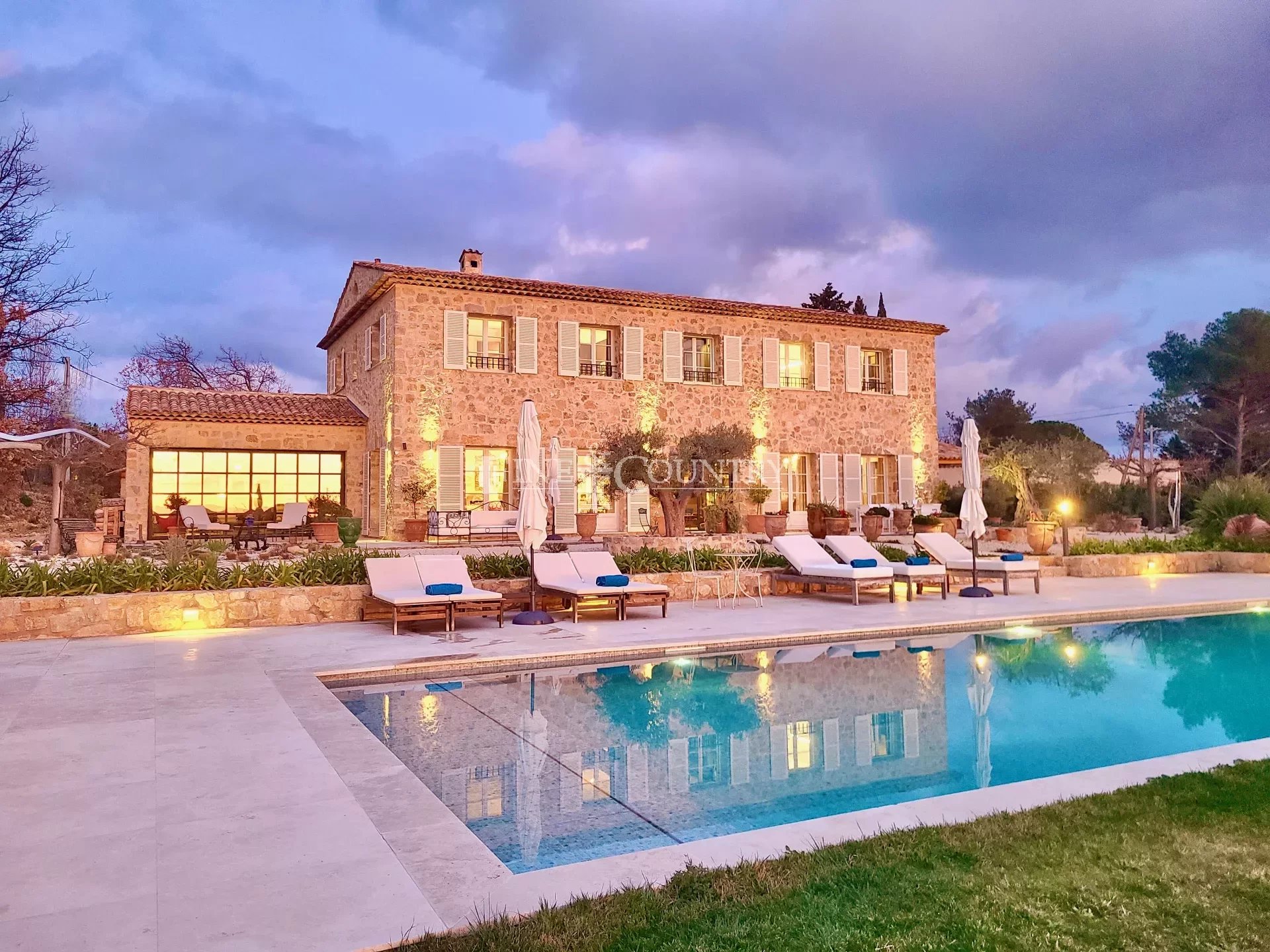 Bastide for sale in Tourrettes with Panoramic View Accommodation in Cannes