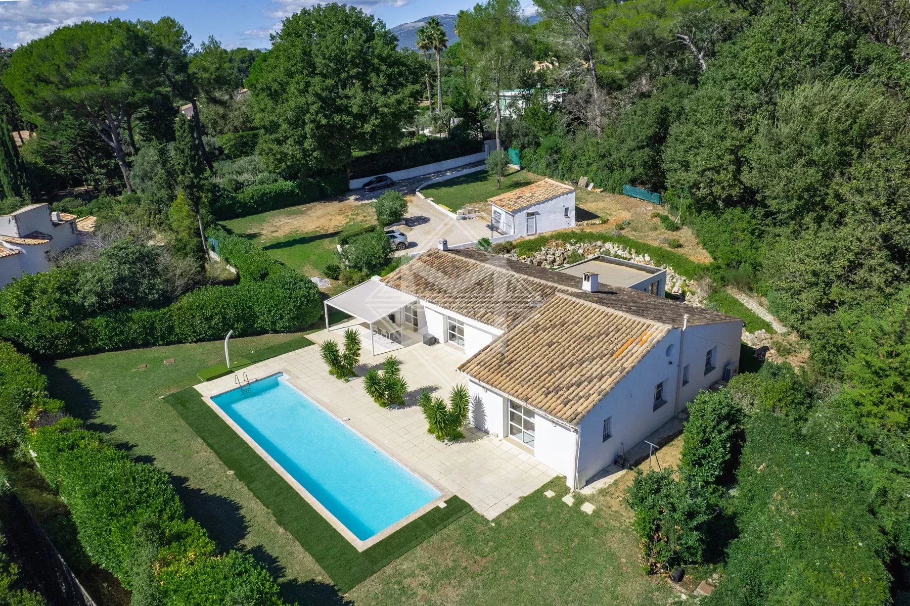 06560 VALBONNE VILLA