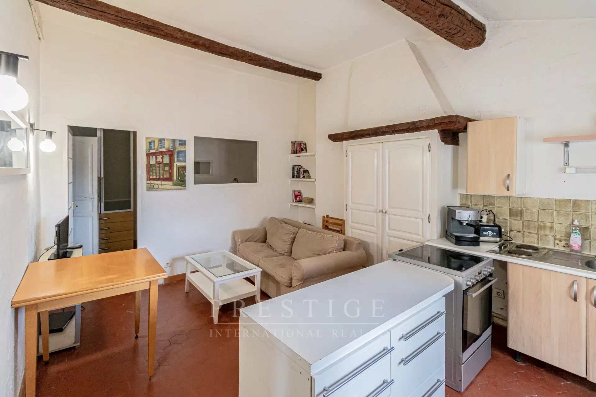 Old town of Antibes, 1 bedroom flat top floor with cave