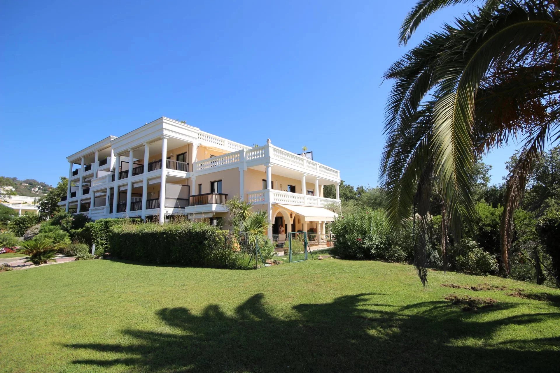 Sale of 2-Room Apartment in Mandelieu-la-Napoule Riviera Golf