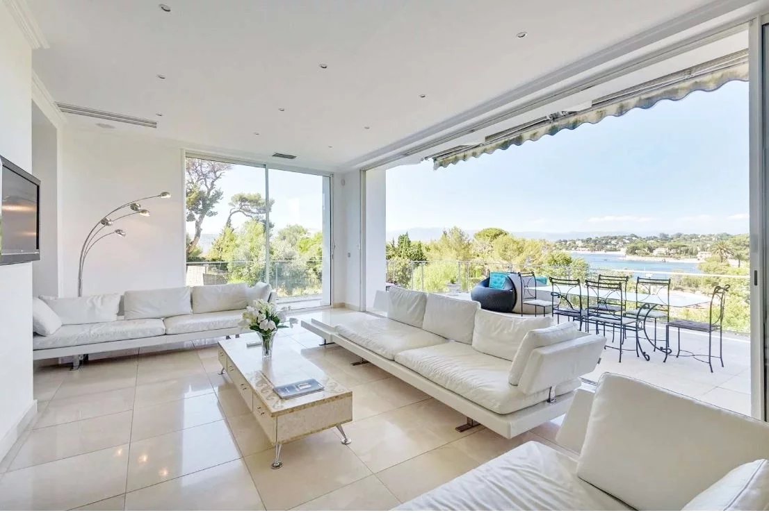 SUPERB MODERN VILLA WITH SEA VIEW IN CAP D’ANTIBES