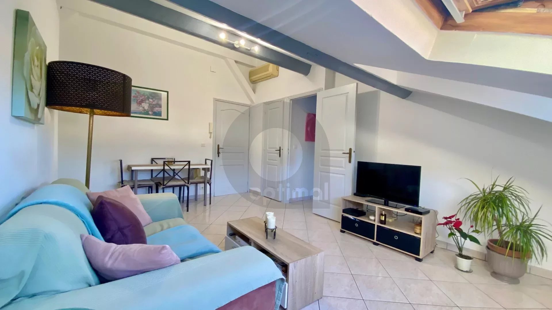 MENTON - Town Centre Spacious 2-room apartment with sloping ceilings
