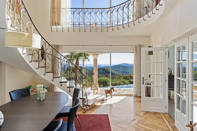 Magnificent luxury villa with breathtaking views close to Cannes