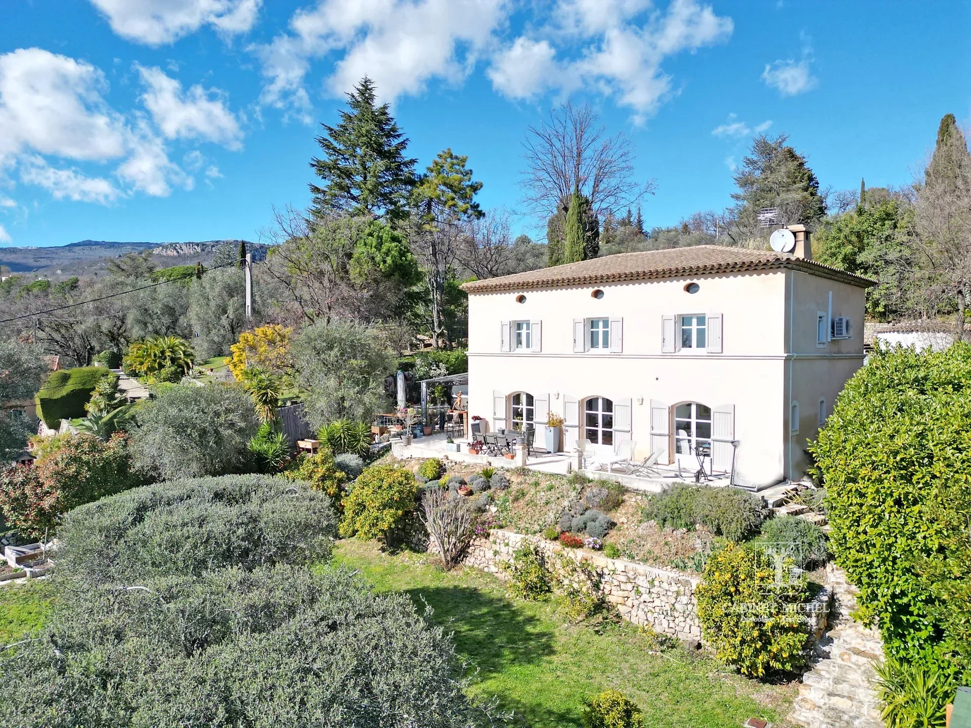 CHATEAUNEUF-GRASSE - Magnificent unobstructed view of the sea and hills