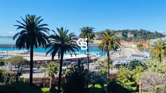 Appartement traversant de 100 m2, Vue mer et jardins, Port de Nice