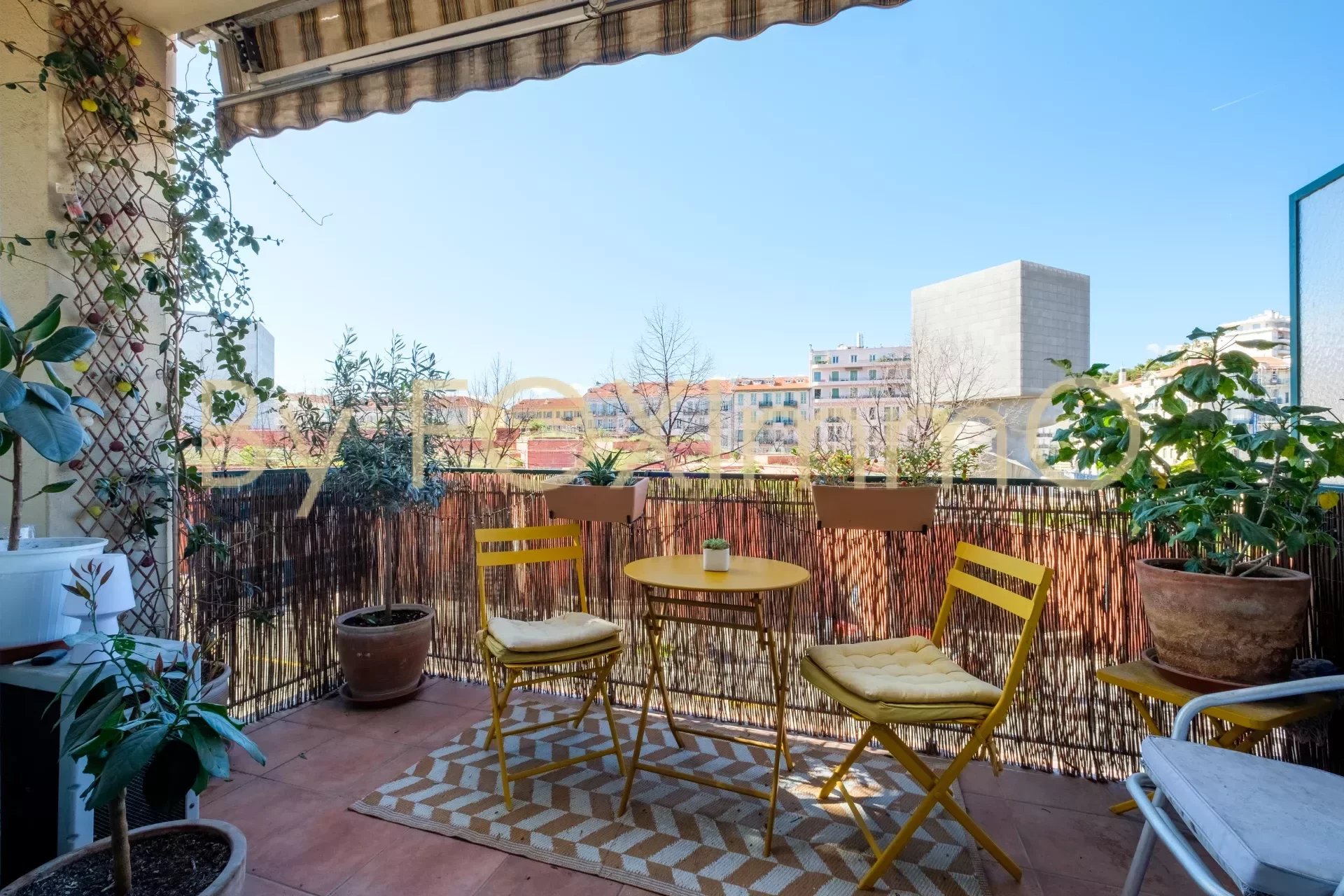 Garibaldi. Renovated 2/3-room apartment with terrace