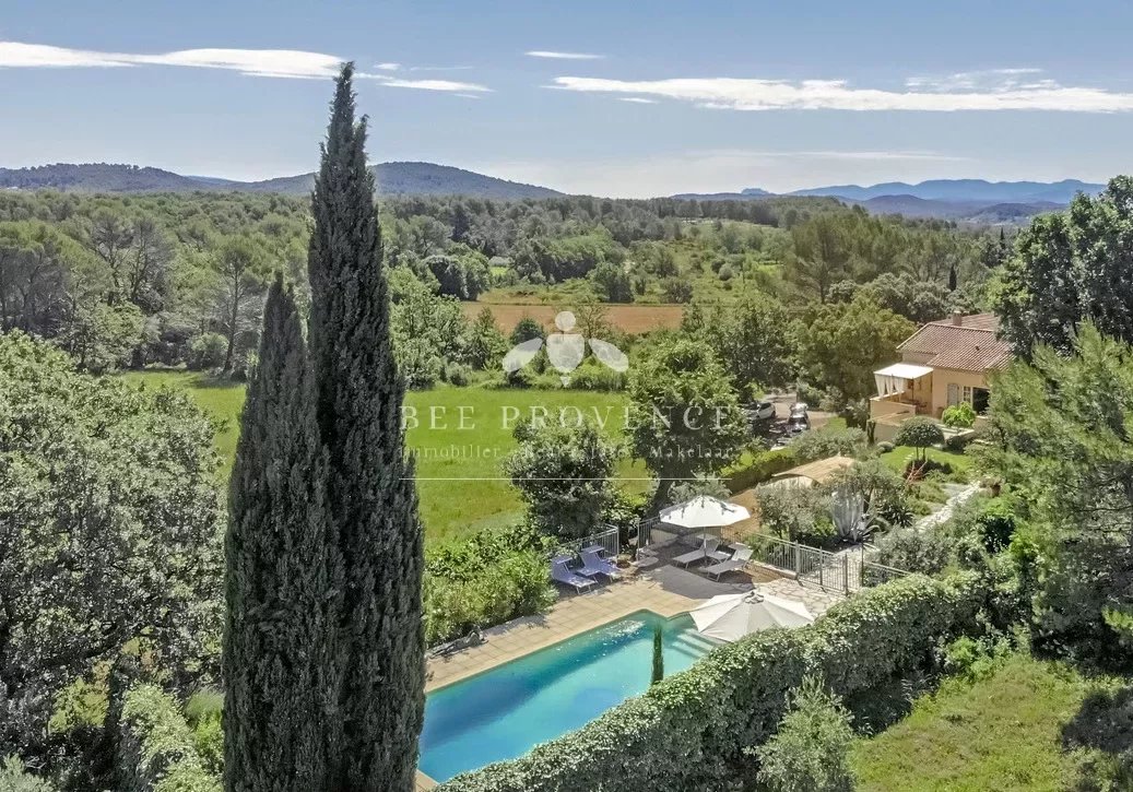 Beautiful villa with views in beautiful grounds, peace and quiet!