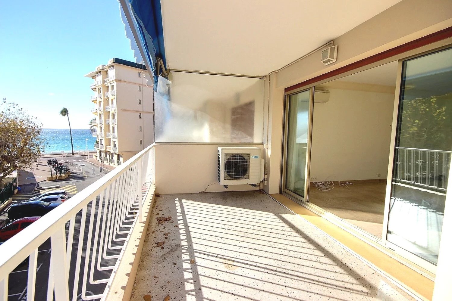 Annonce Immobilière : Charmant Appartement 3 Pièces à Rénover avec Vue Mer à Cannes - Plages du Midi