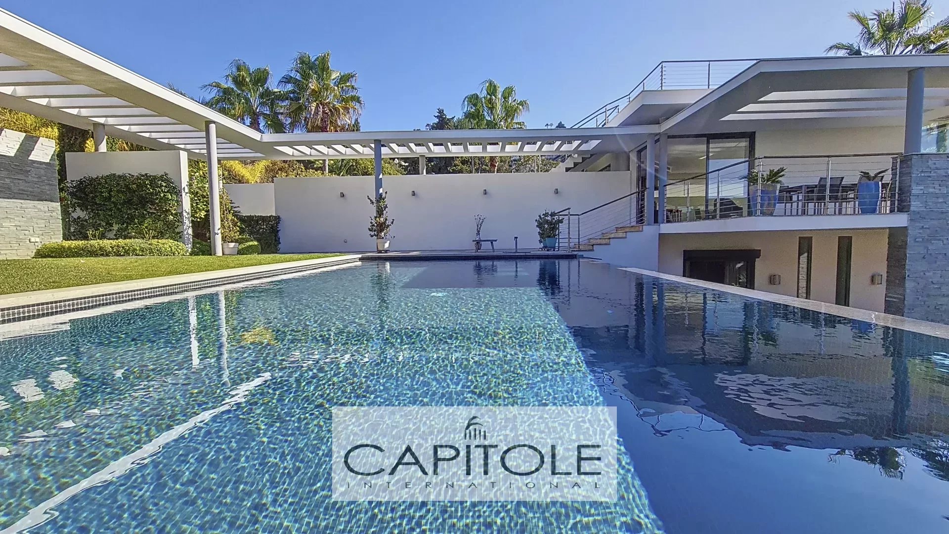 CANNES, Magnificent contemporary villa with panoramic sea view