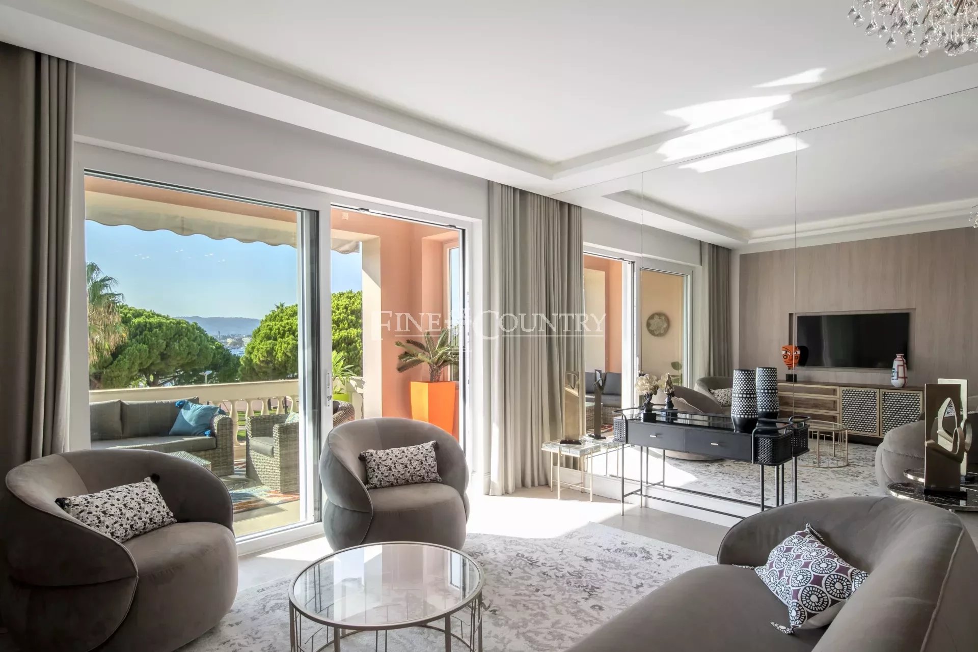 Photo of Apartment For Sale in Cannes, La Croisette