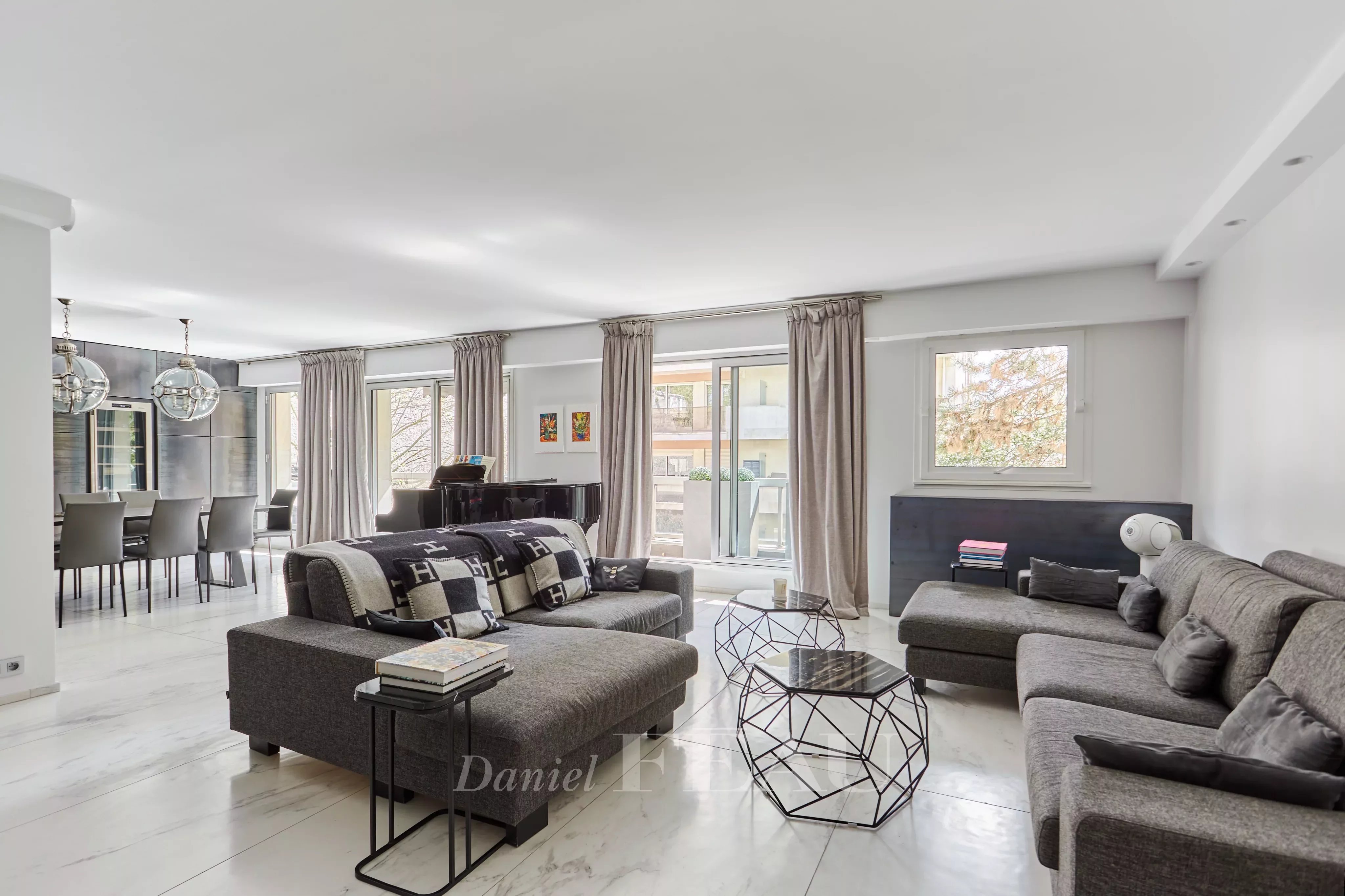 Neuilly-sur-Seine  - A spacious 4-bed apartment