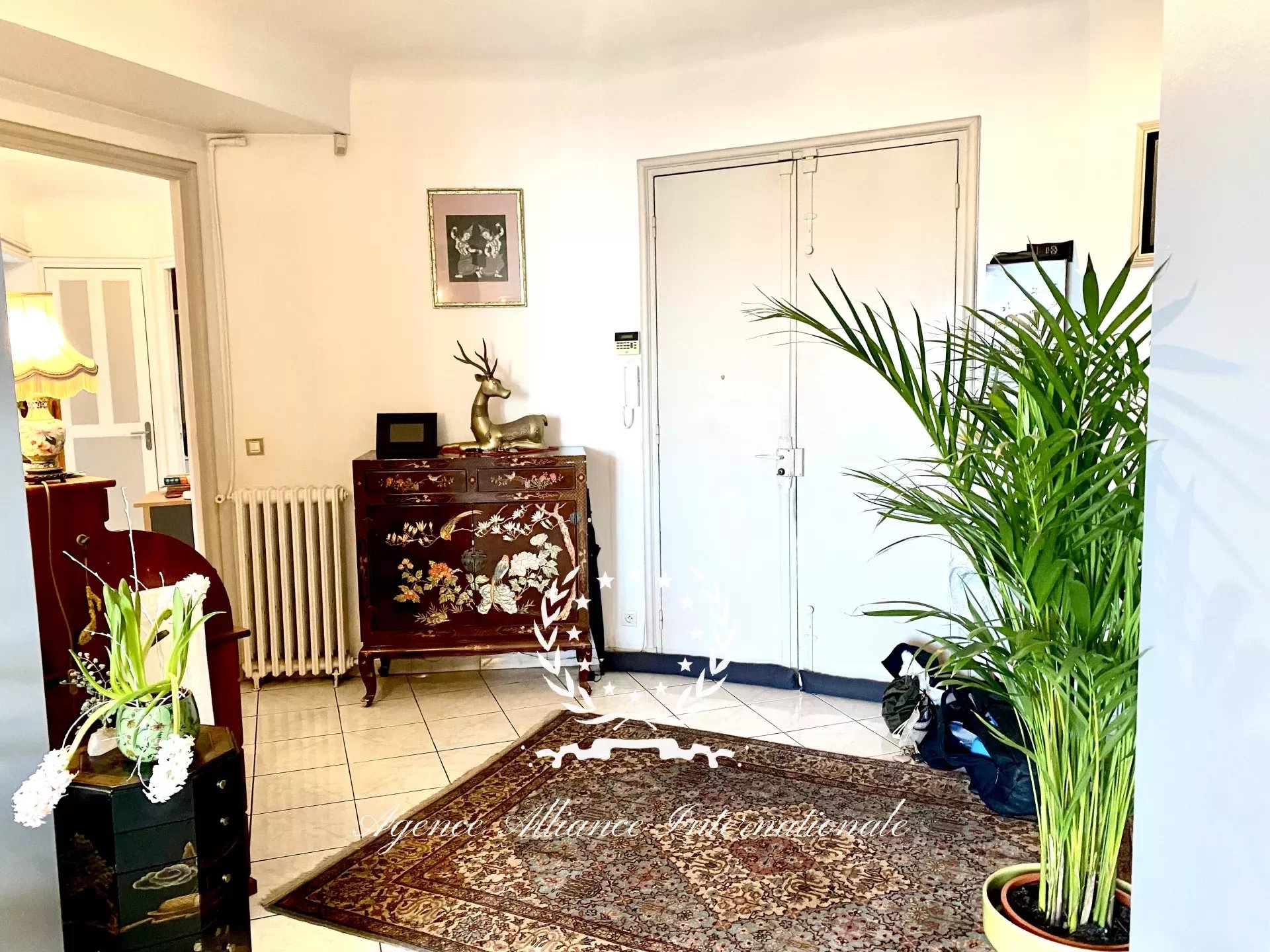 BOURGEOIS - 2 BEDROOM APARTEMENT - 2 STEPS FROM THE BEACH