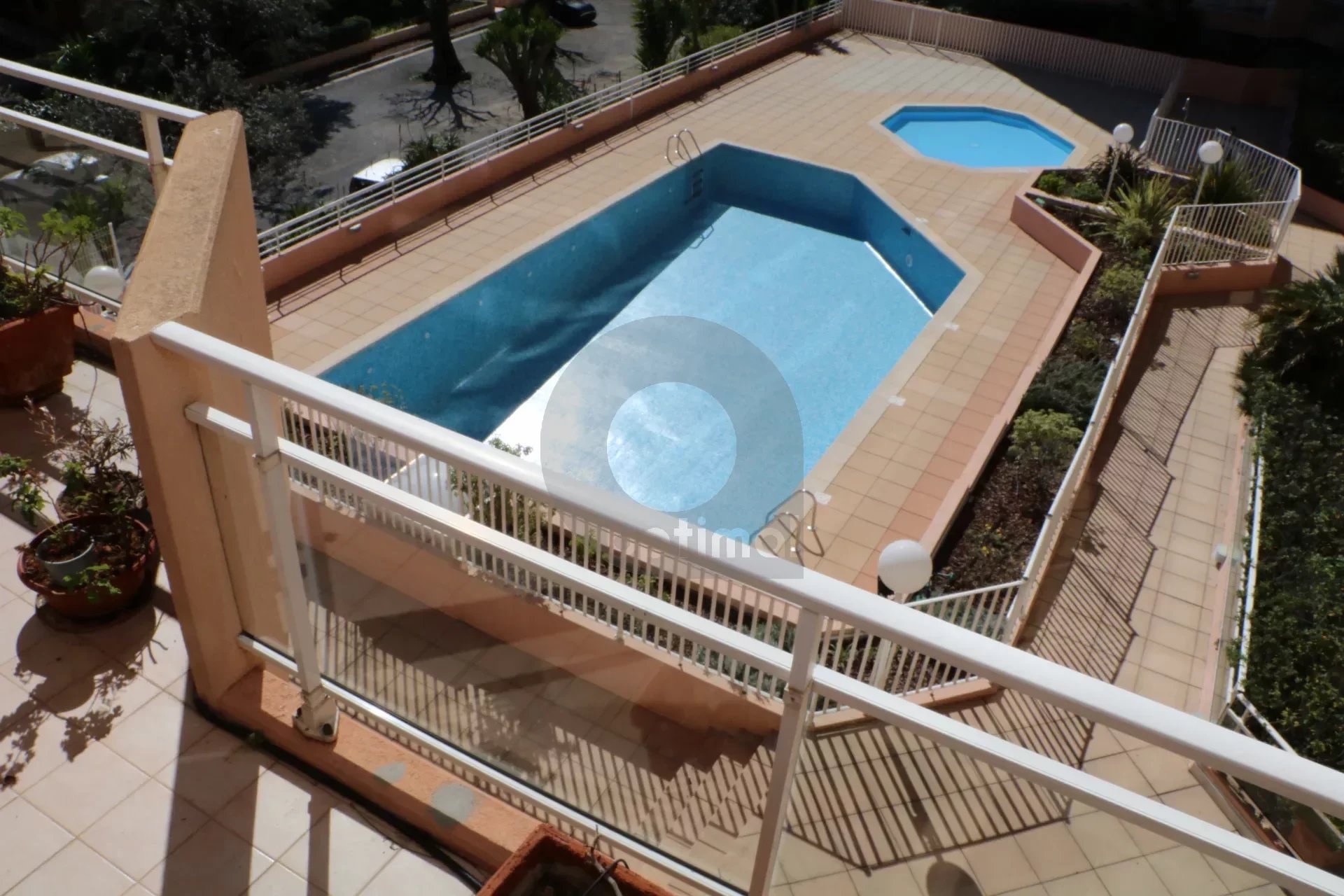 Roquebrune Cap Martin, belle résidence avec piscine, beau 3 pièces avec garage secteur prisé de Carnoles a 50m des plages