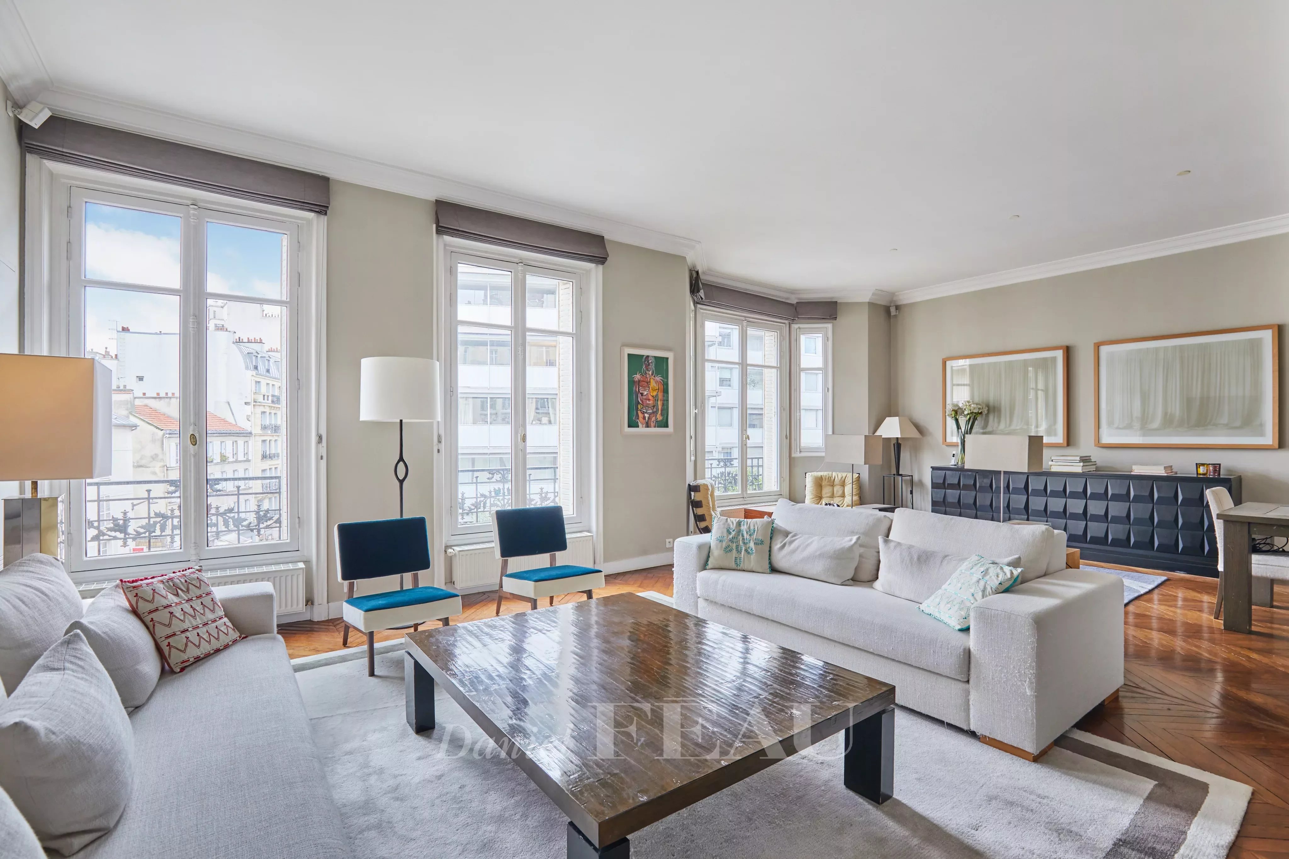 Paris 16th District –  A bright 3-bed apartment