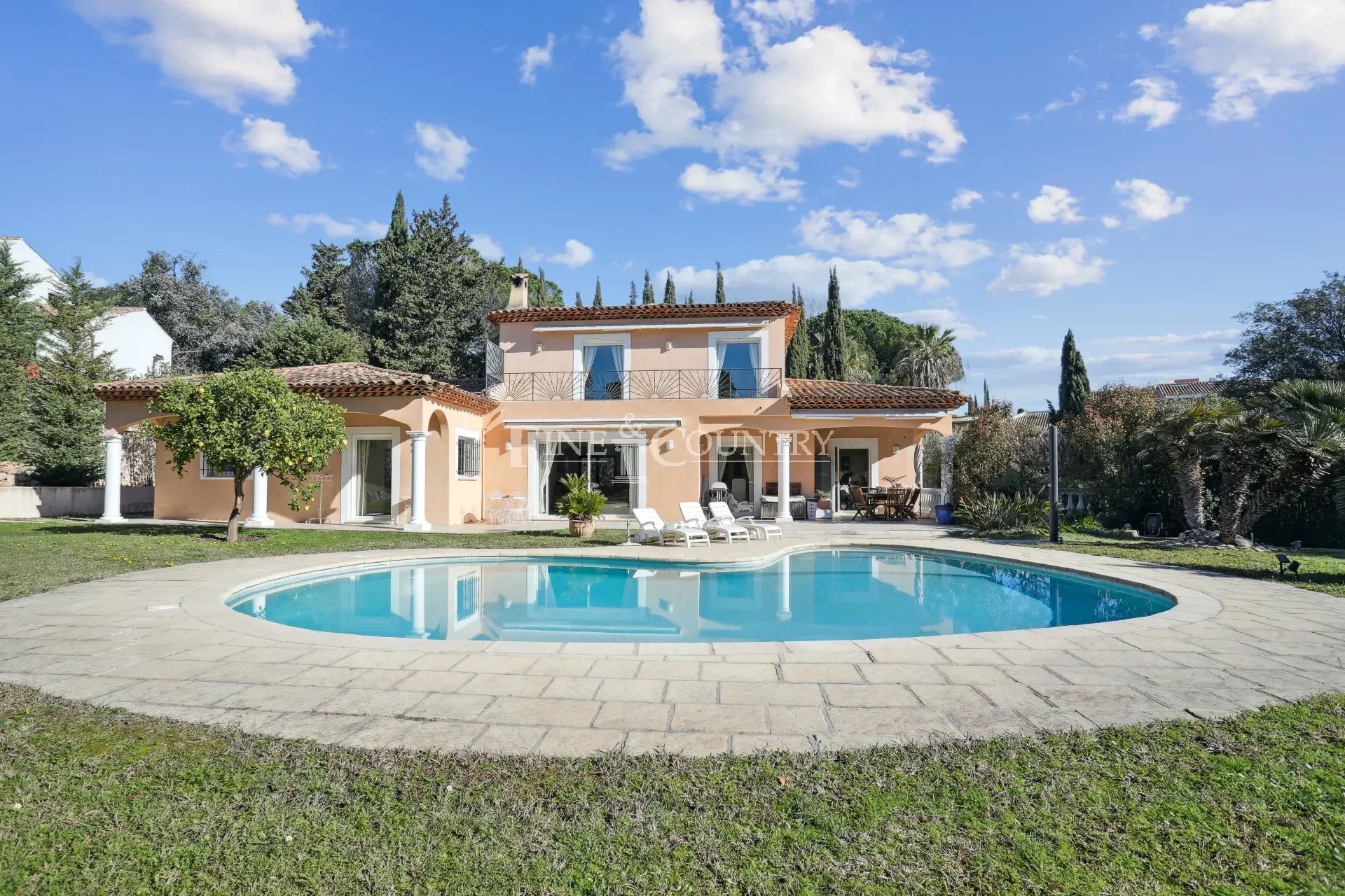 Recent Villa for sale in Mandelieu, Cote d’Azur, 5mn away from golf and beach Accommodation in Cannes