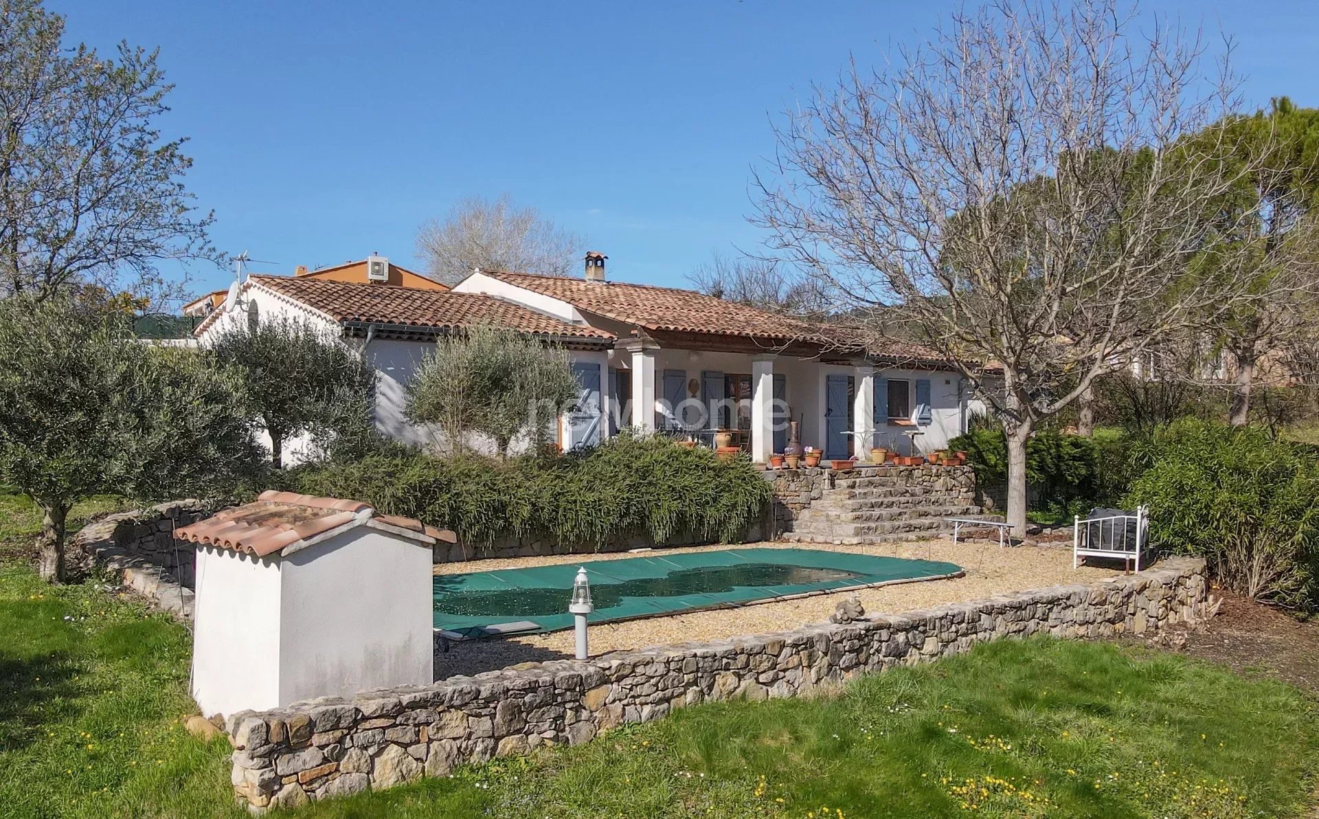 Ideal villa with pool, peacefully situated with beautiful views.