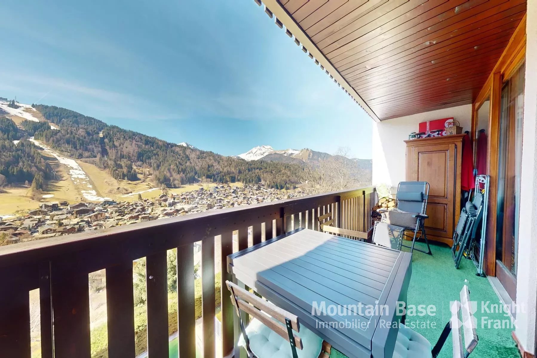 Photo of 1 bedroom + large cabin apartment with shared pool in Morzine