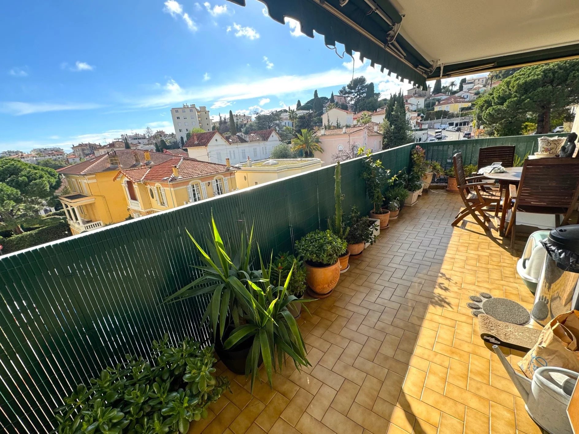 CANNES EUROPE LARGE FLAT 5/6 ROOMS AND TERRACE 49M² FOR SALE
