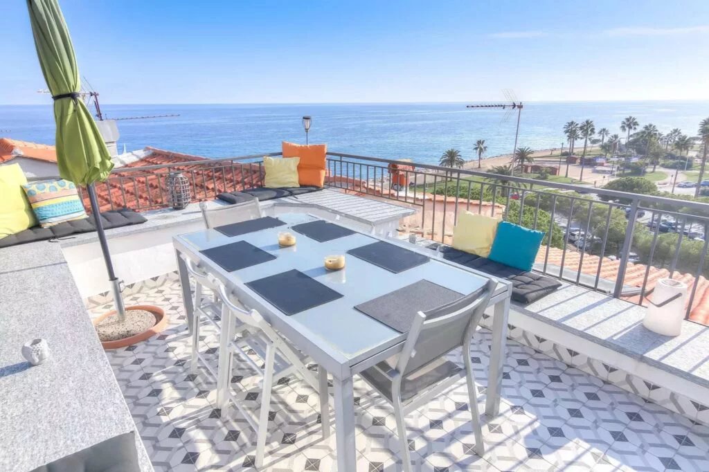 3-bedroom flat with rooftop terrace and panoramic views