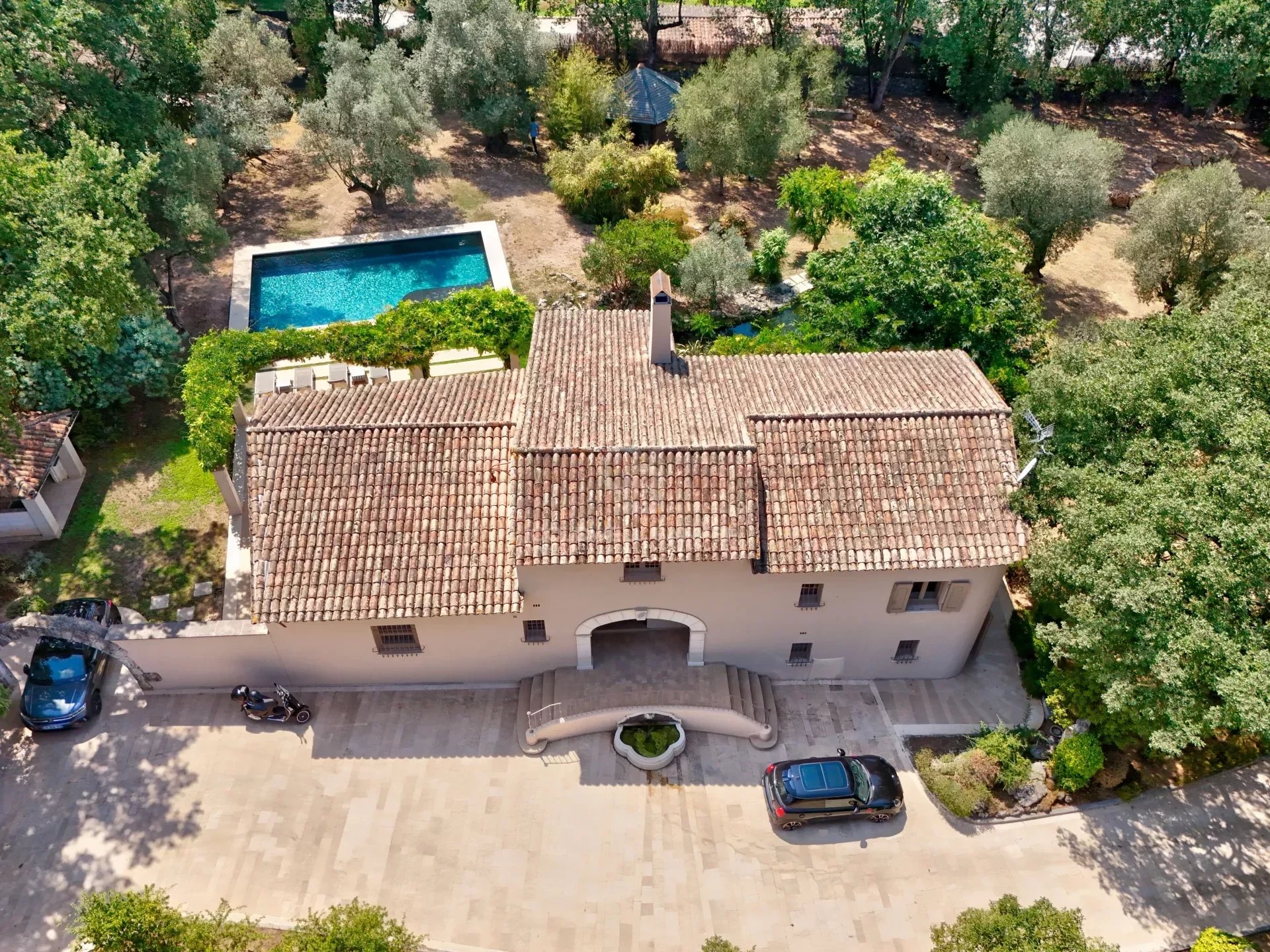 06250 MOUGINS VILLA