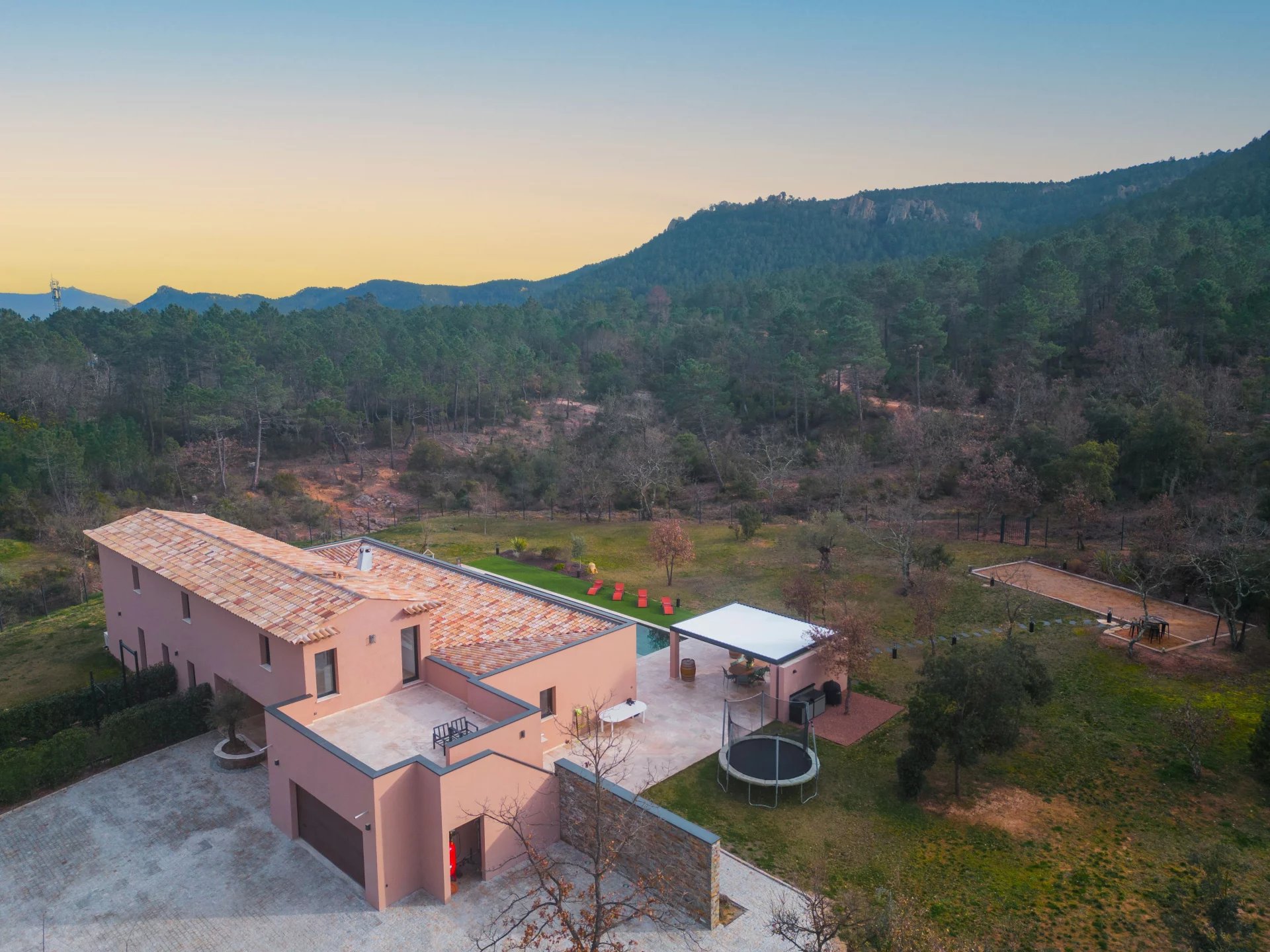 Outstanding contemporary property in the heart of Esterel