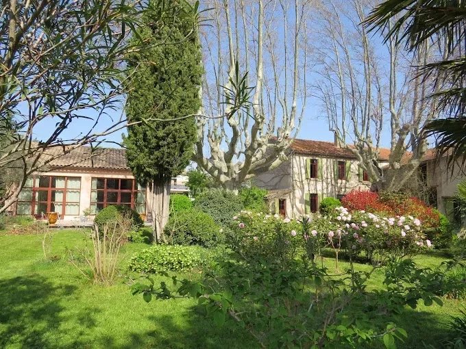 Proximité de St Rémy de Provence : Mas de Charme authentique avec deux lofts :
