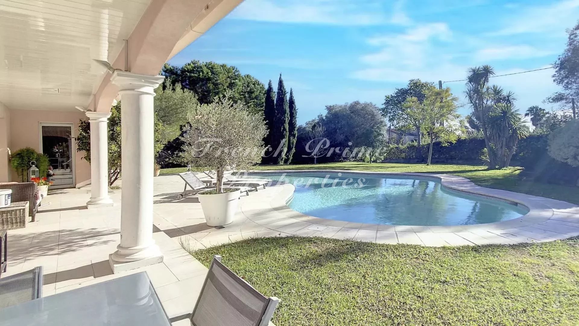 annonce Ventes ANTIBES - Exclusivité,  villa  5 pieces de plain-pied de 132m² avec piscine sur terrain de 3 200 m²