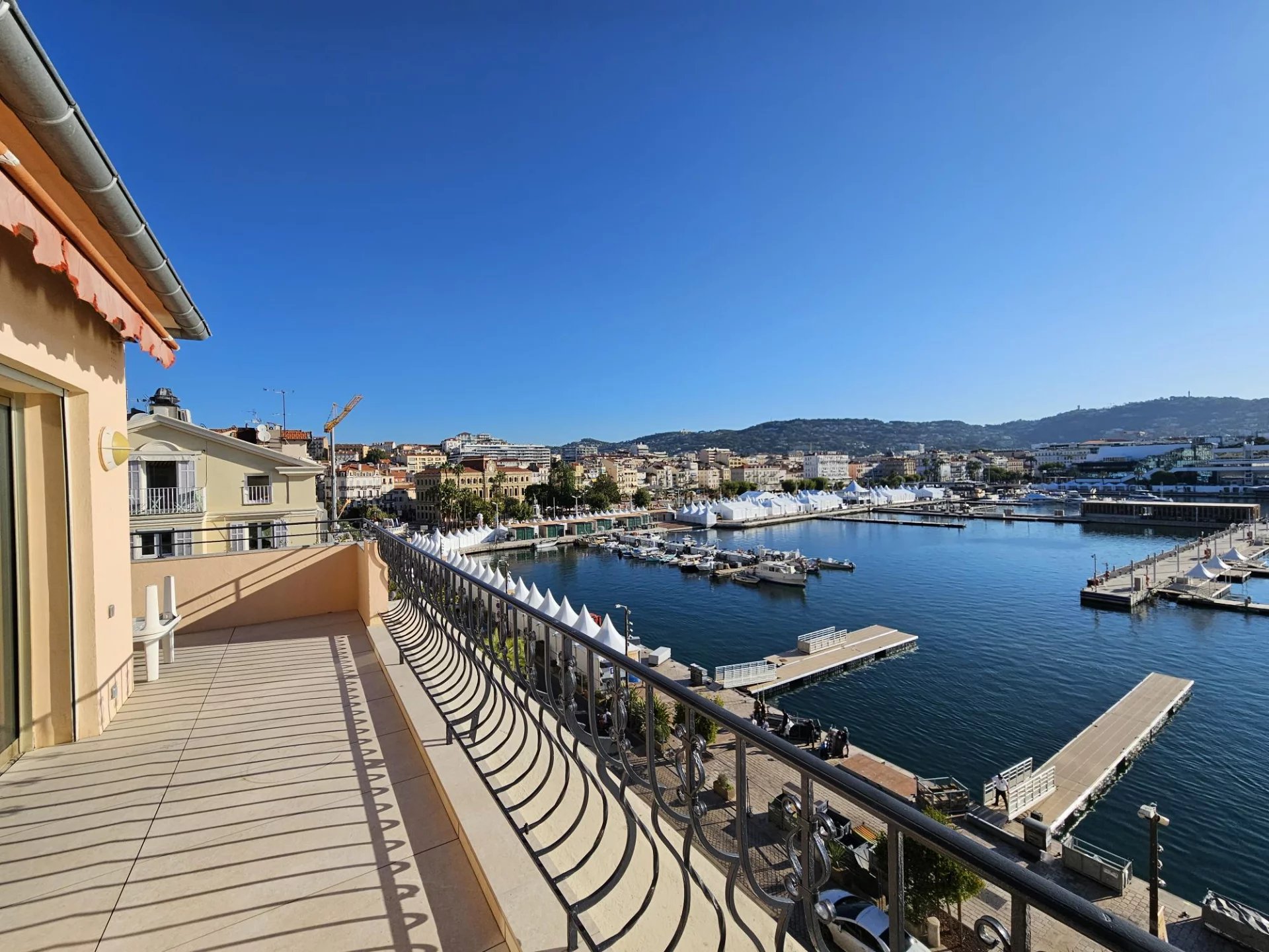 the Buster, superb 3-bed penthouse with a sea-view right across the Palais des Festivals