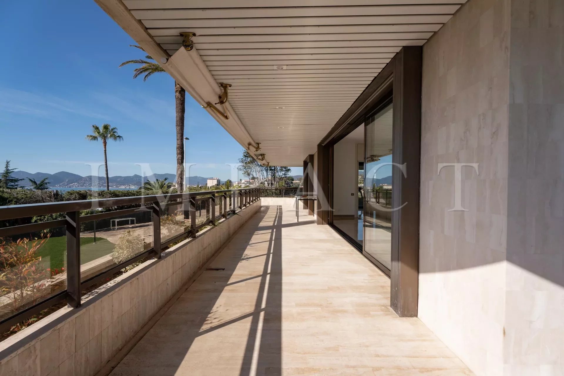 Cannes Croix des Gardes, appartement de prestige avec jardin privatif à vendre