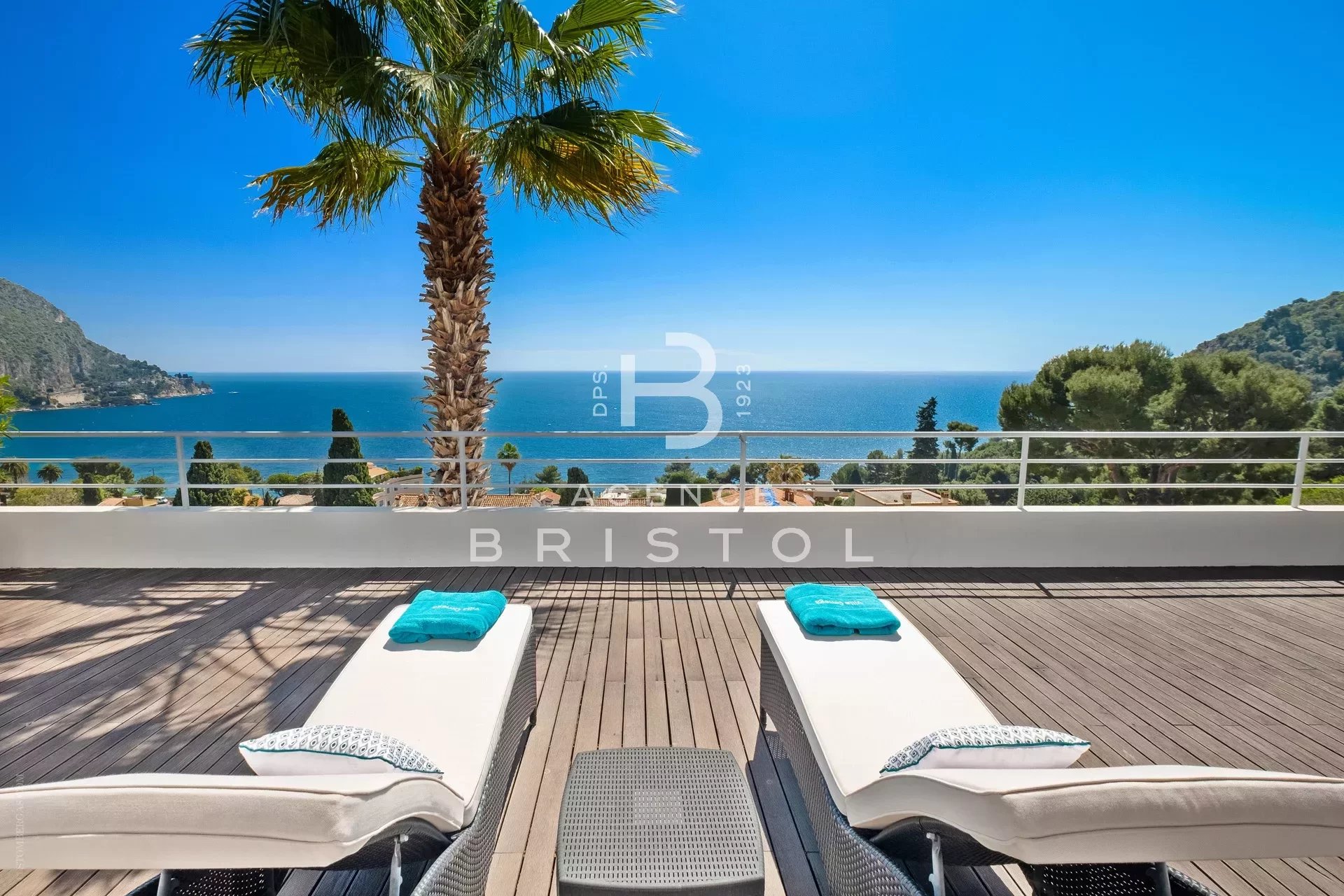 Villa à Eze - Vue Mer Panoramique- Proche Monaco- Acheter et Vendre avec L' Agence Bristol