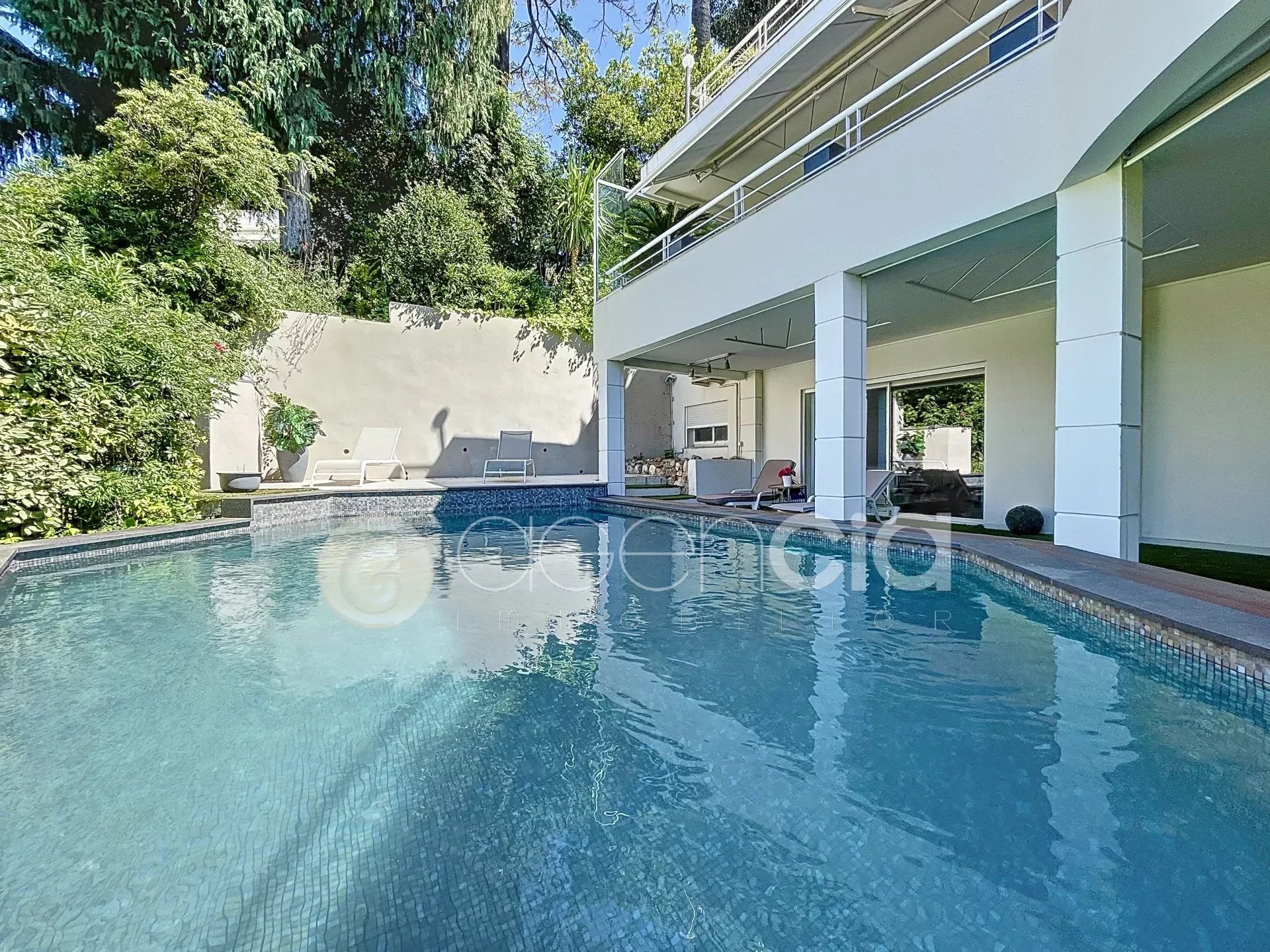 Cannes - Large apartment with private pool
