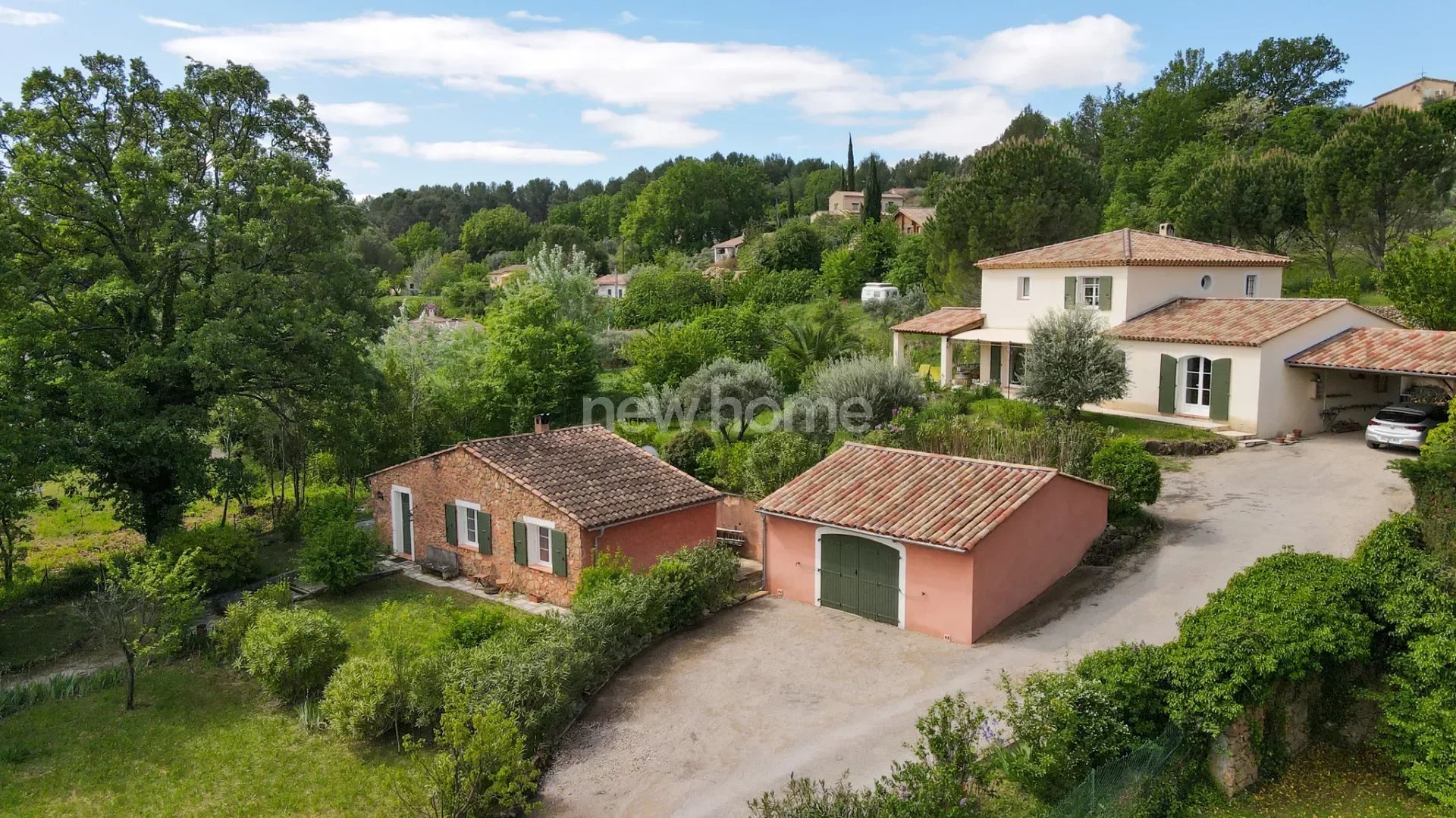 Mooi pand in Salernes met 2 woningen op een bebost perceel van 5424 m²