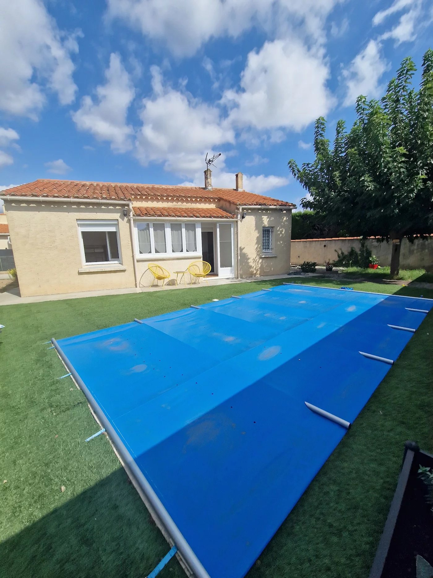 Maison de plain pied avec jardin et piscine