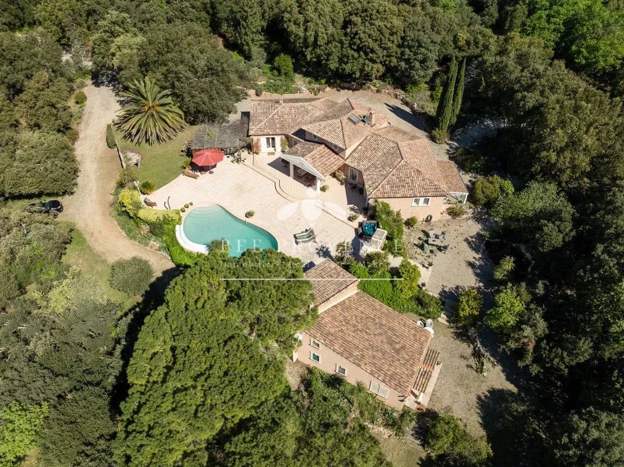 Villa with guest house and pool on beautiful grounds of 14.000 m2