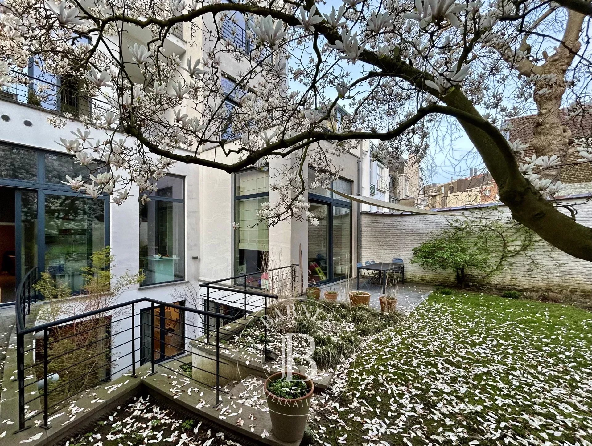 Ixelles - Lesbroussart -  Luxury apartment, 4 bedrooms with large garden
