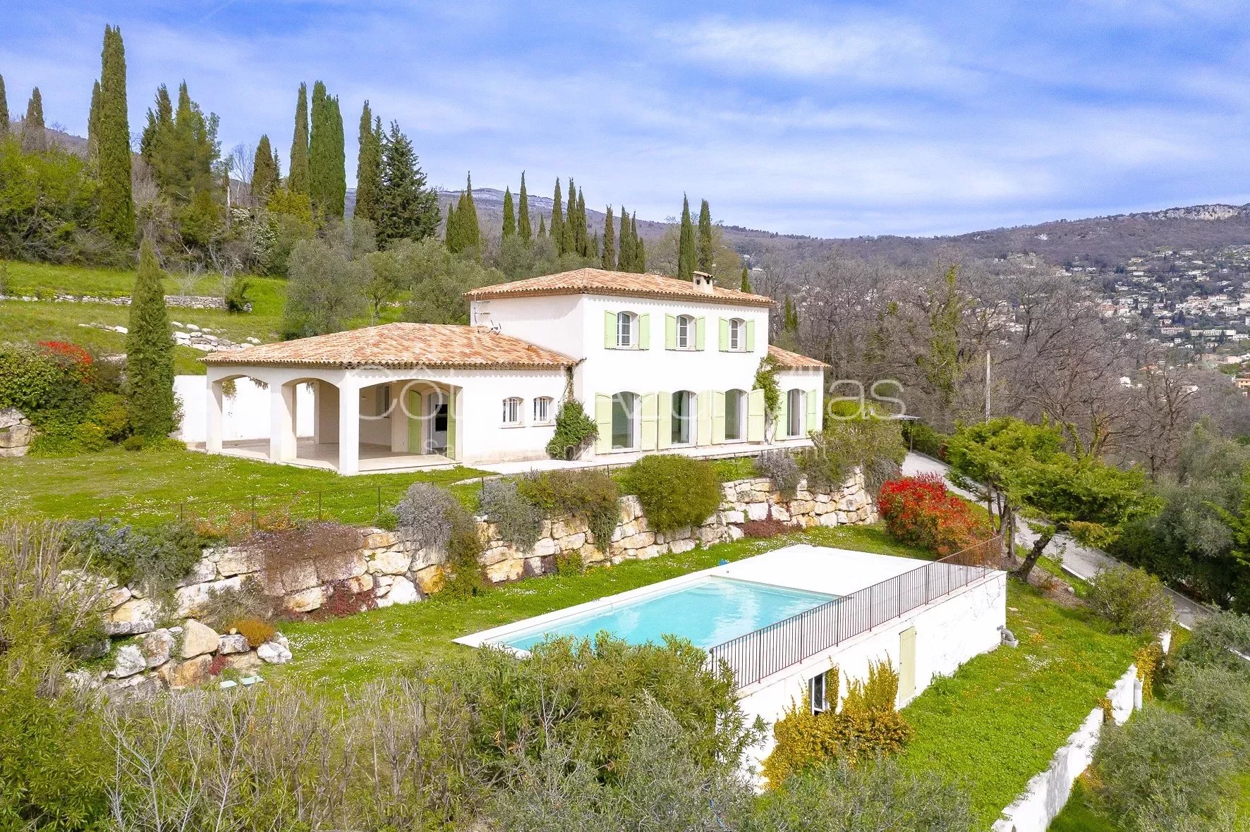 Near Châteauneuf - Splendid property with panoramic sea and hills views