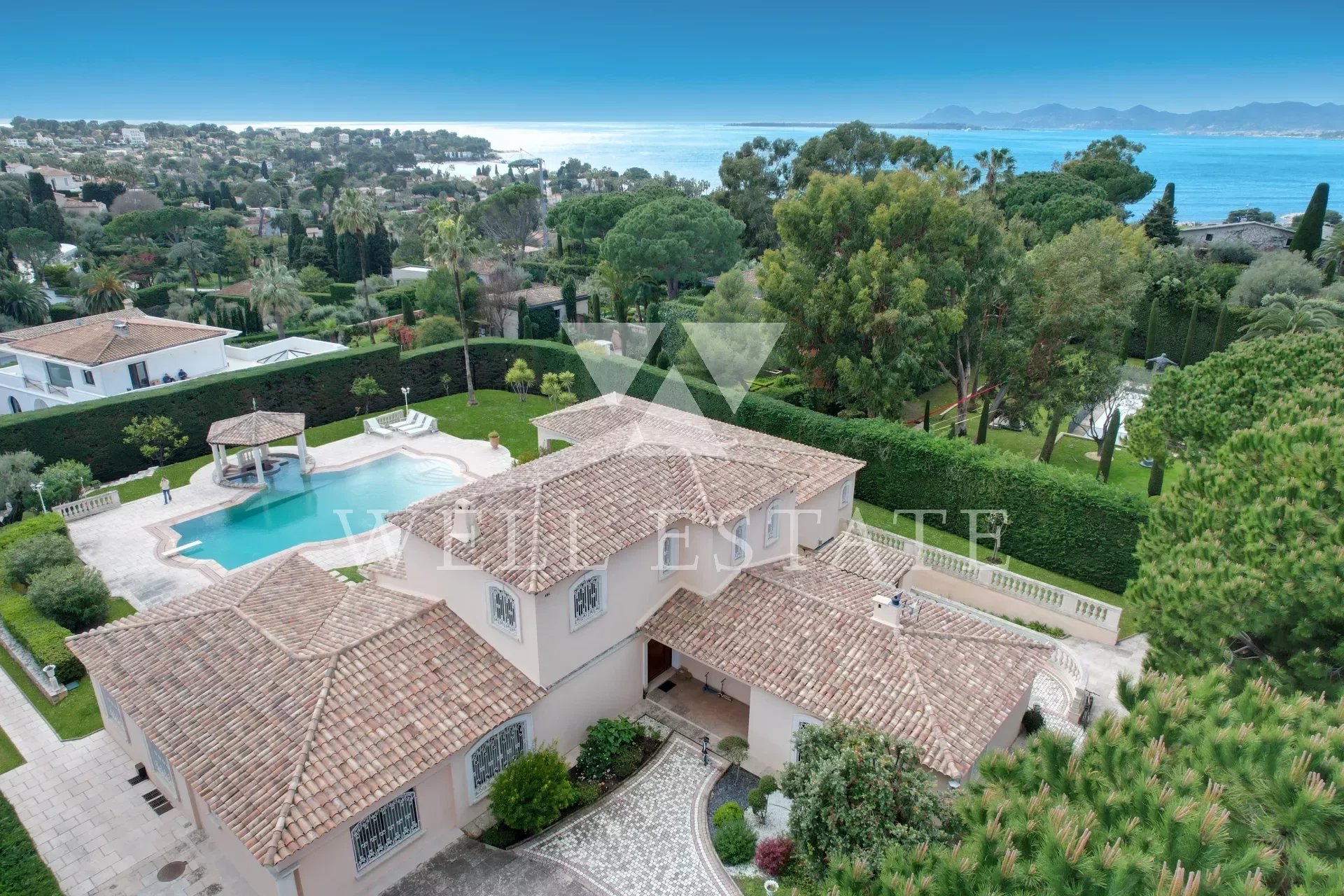 Superb property with pool and large garden - Cap d'Antibes