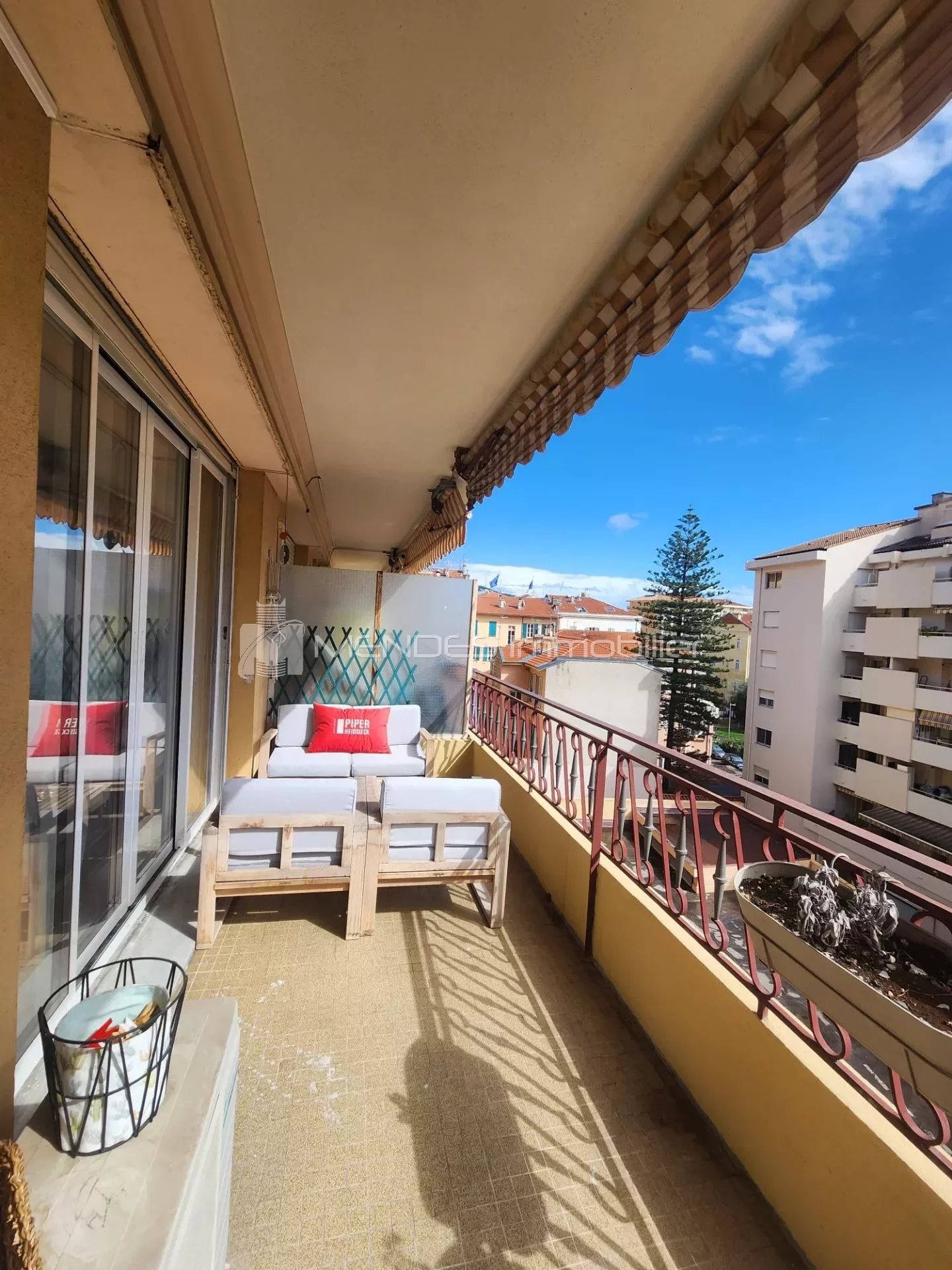 CHARMING FLAT IN THE HEART OF MENTON