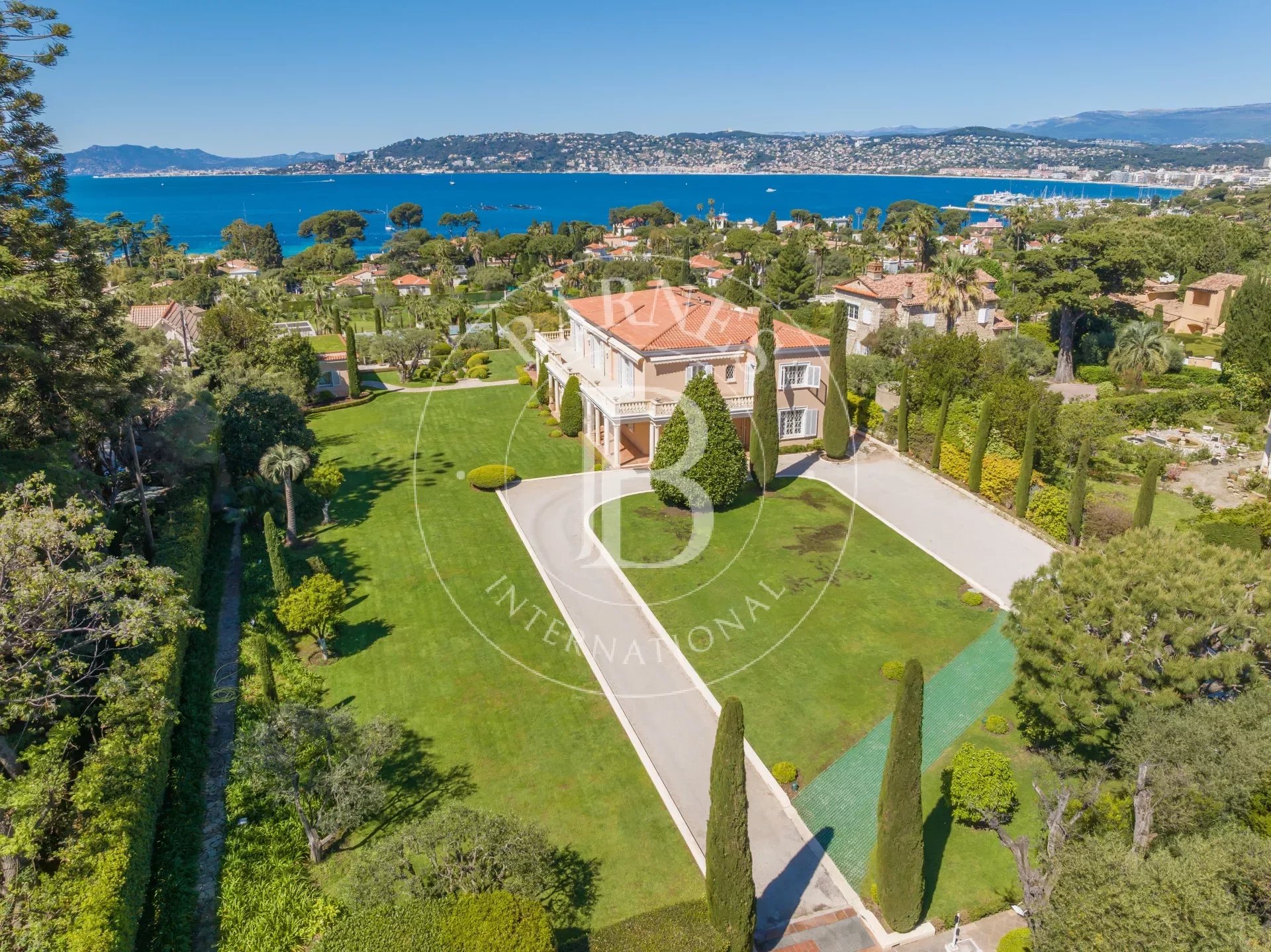 Villa Antibes - picture 2 title=