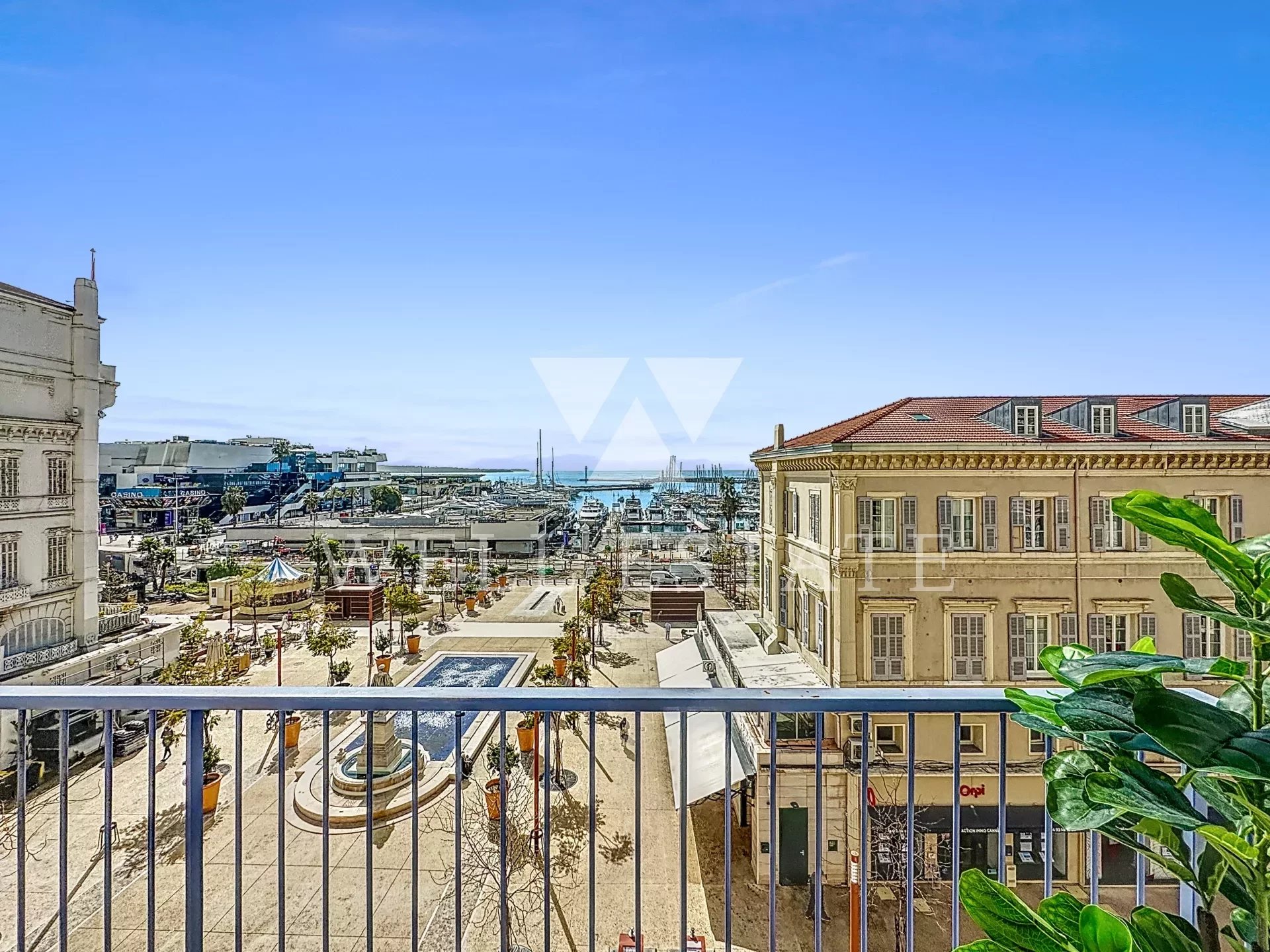 CANNES CENTRE LUXURY RENOVATED APARTMENT WITH SEA VIEW