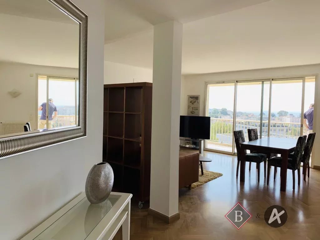 JUAN LES PINS - Appartement T2 / T3 avec vue mer panoramique en location meublée