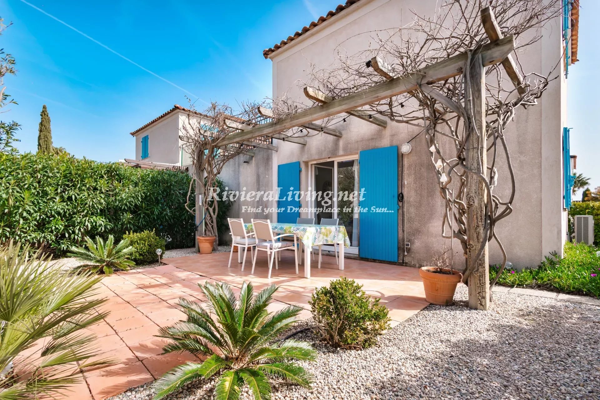 ROQUEBRUNE SUR ARGENS - SMALL HOUSE WITH POOL NEAR THE GOLF