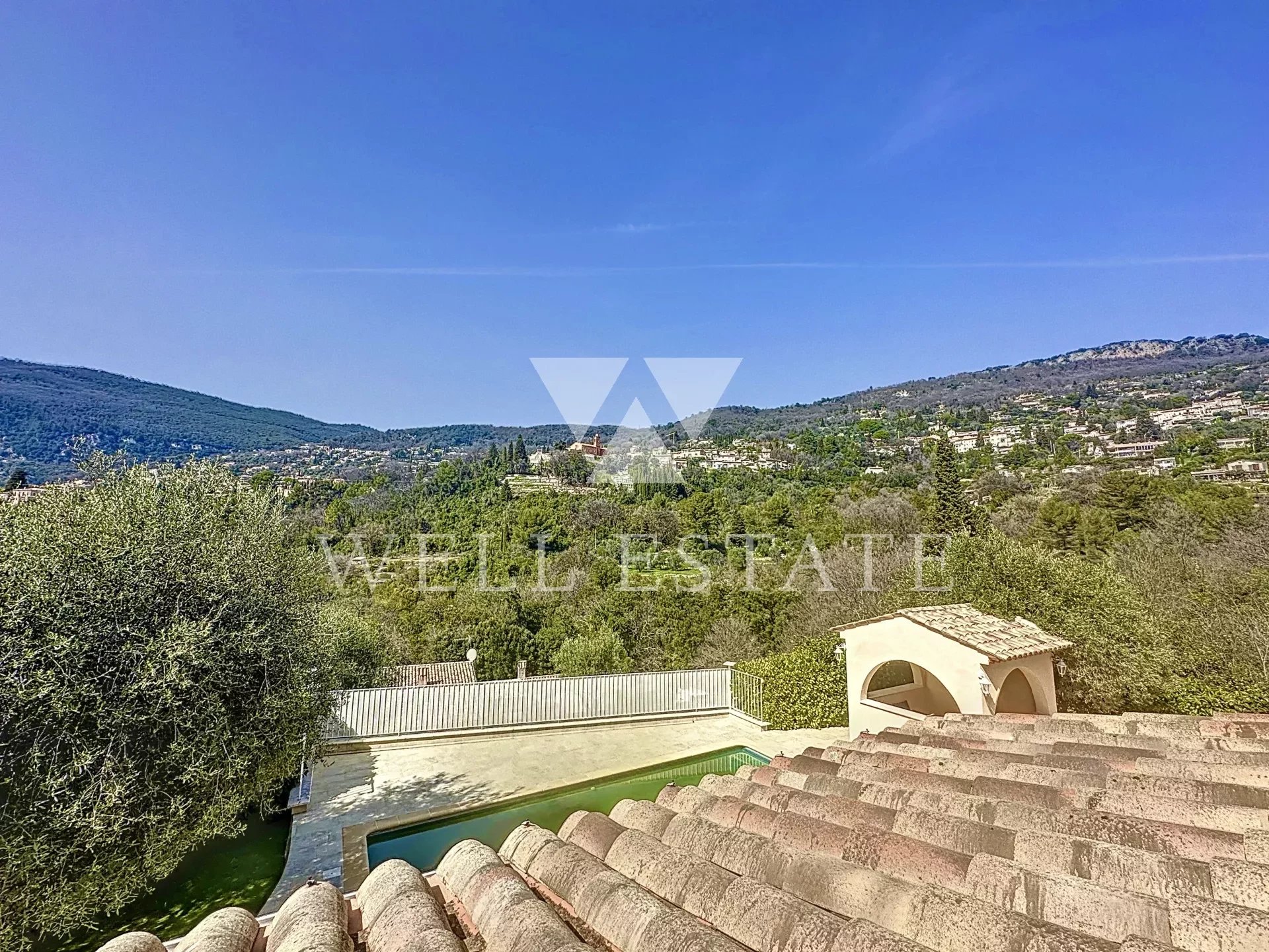 VILLA IN GRASSE 240M2 ON A 2000M2 PLOT WITH POOL AND PANORAMIC VIEW