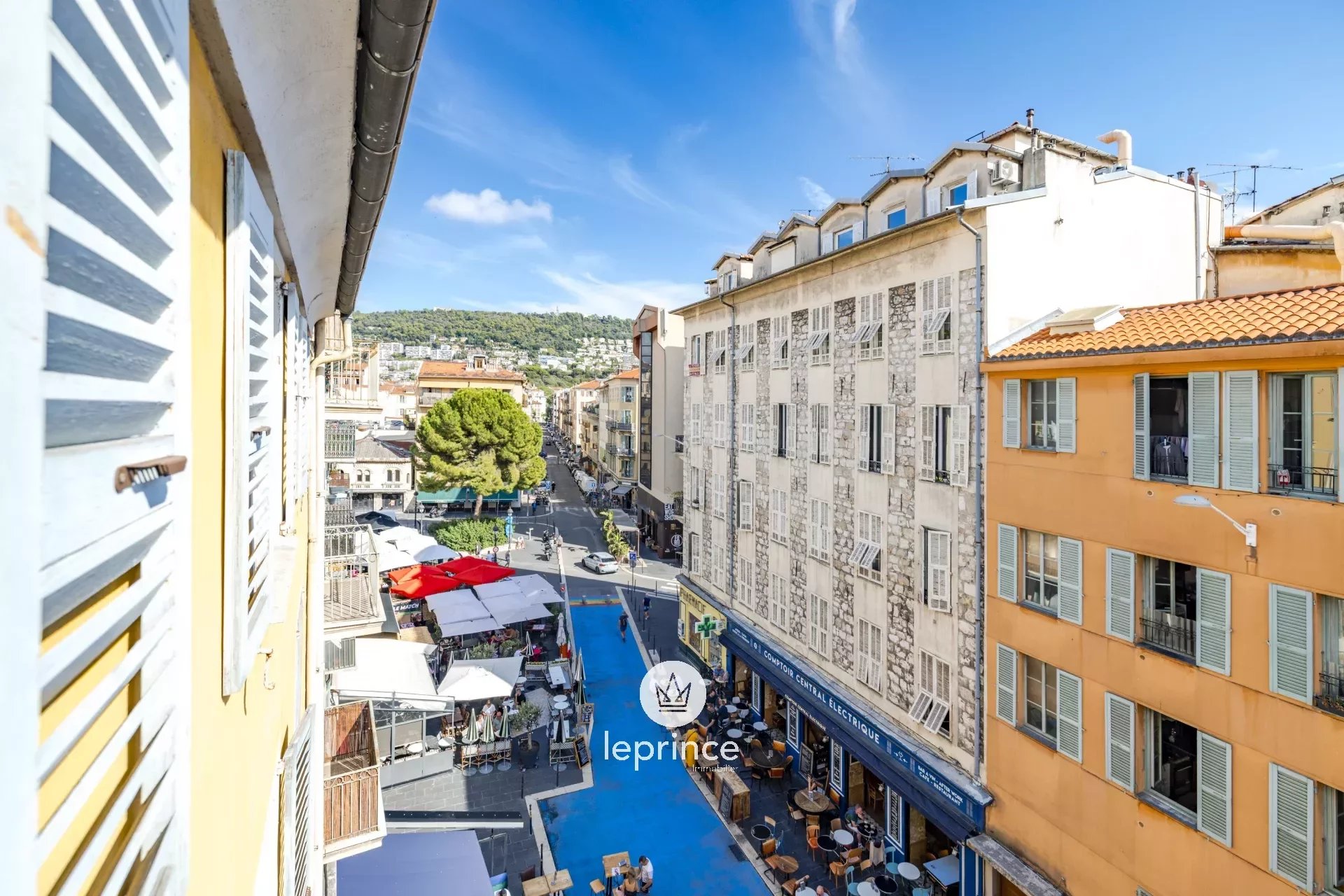 Nice, Le Port / Bonaparte: 4-room apartment - Top Floor - Balcony.