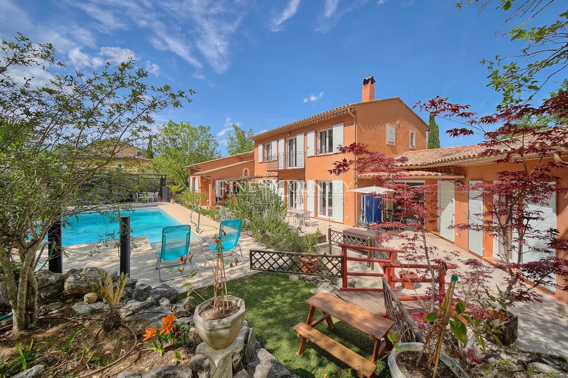 Villa for sale in Fayence with swimming pool.
