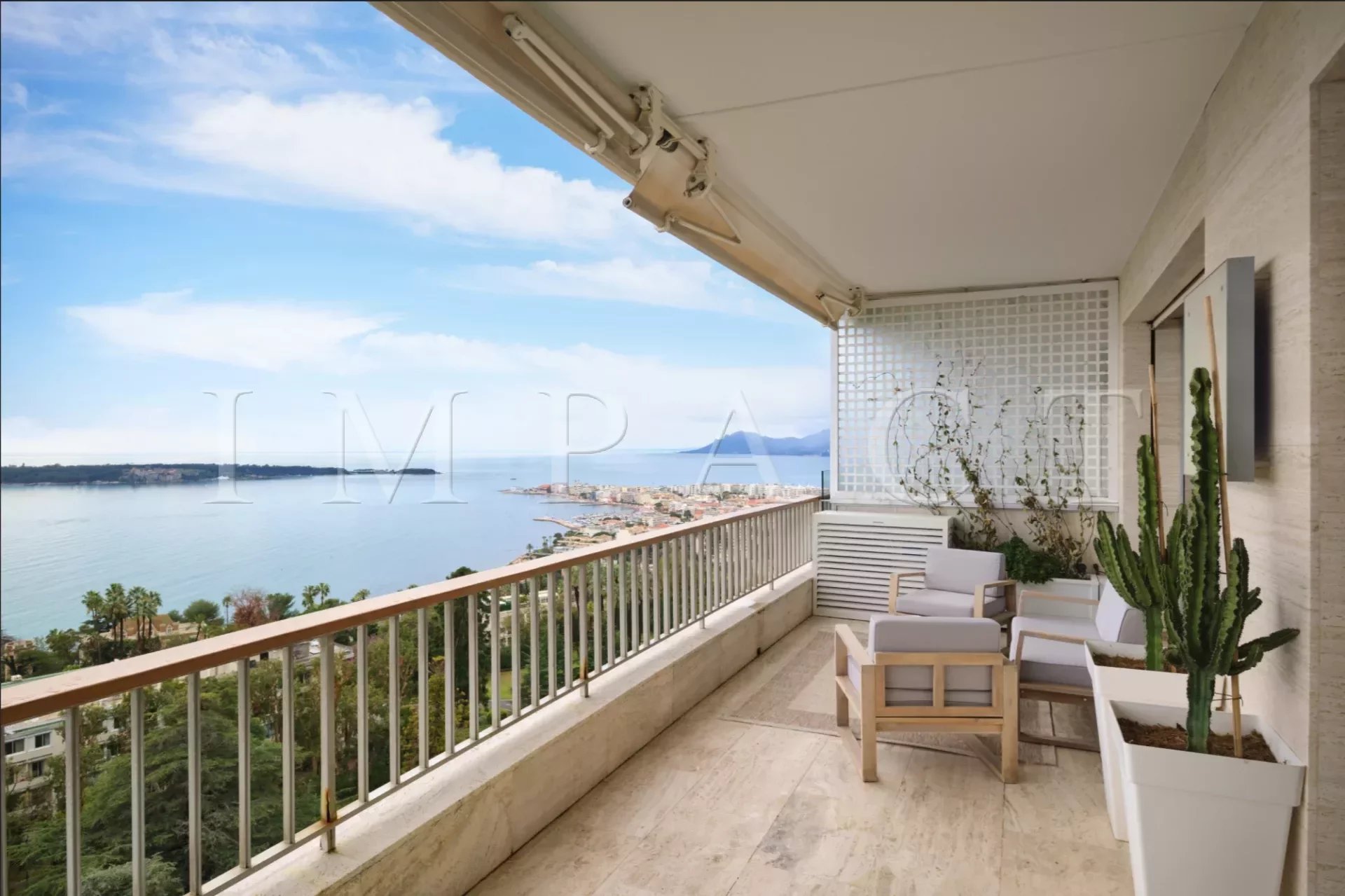 Cannes Californie, Beautiful sea view apartment for sale.