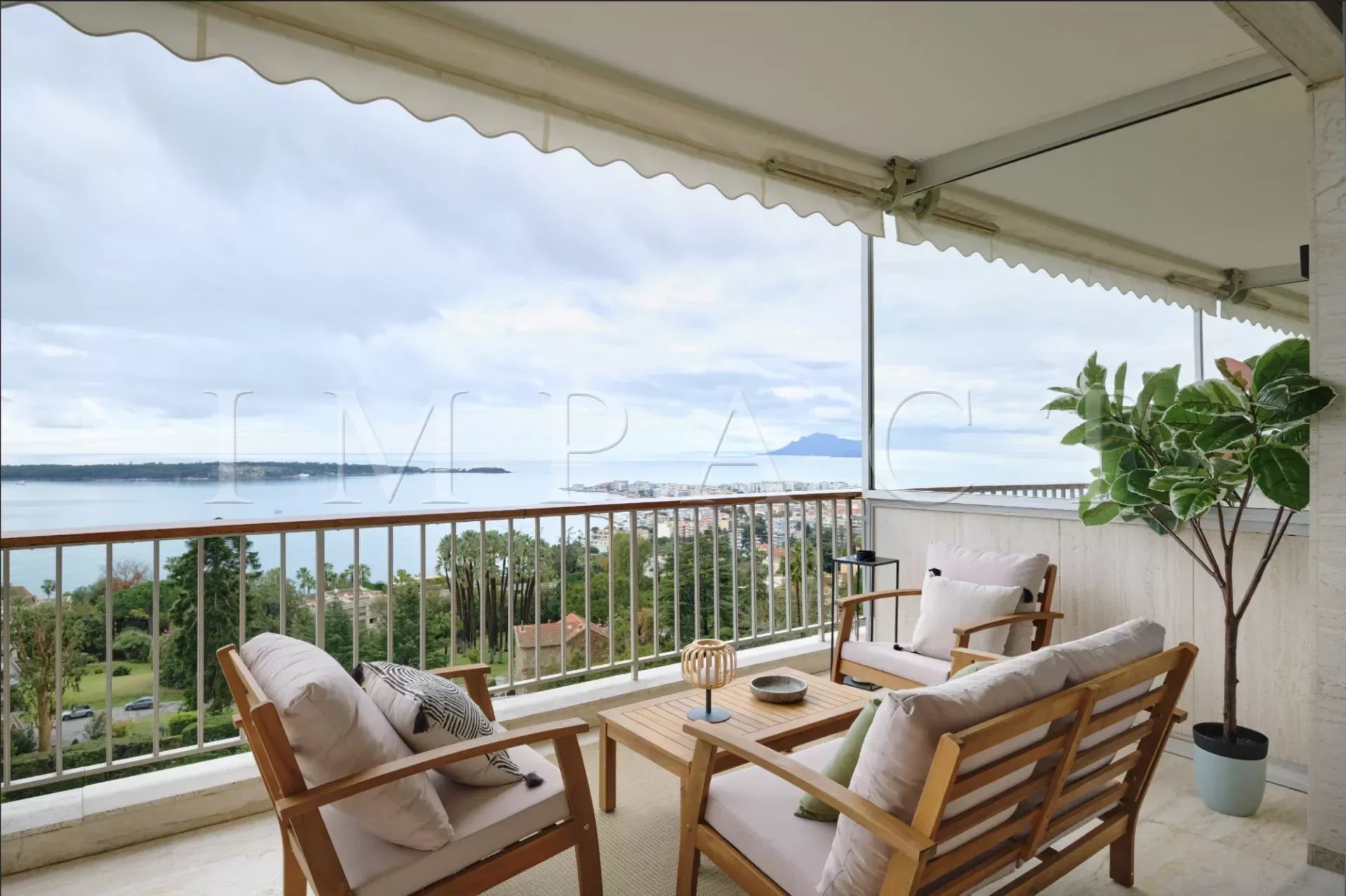 Cannes Californie sea view apartment for sale